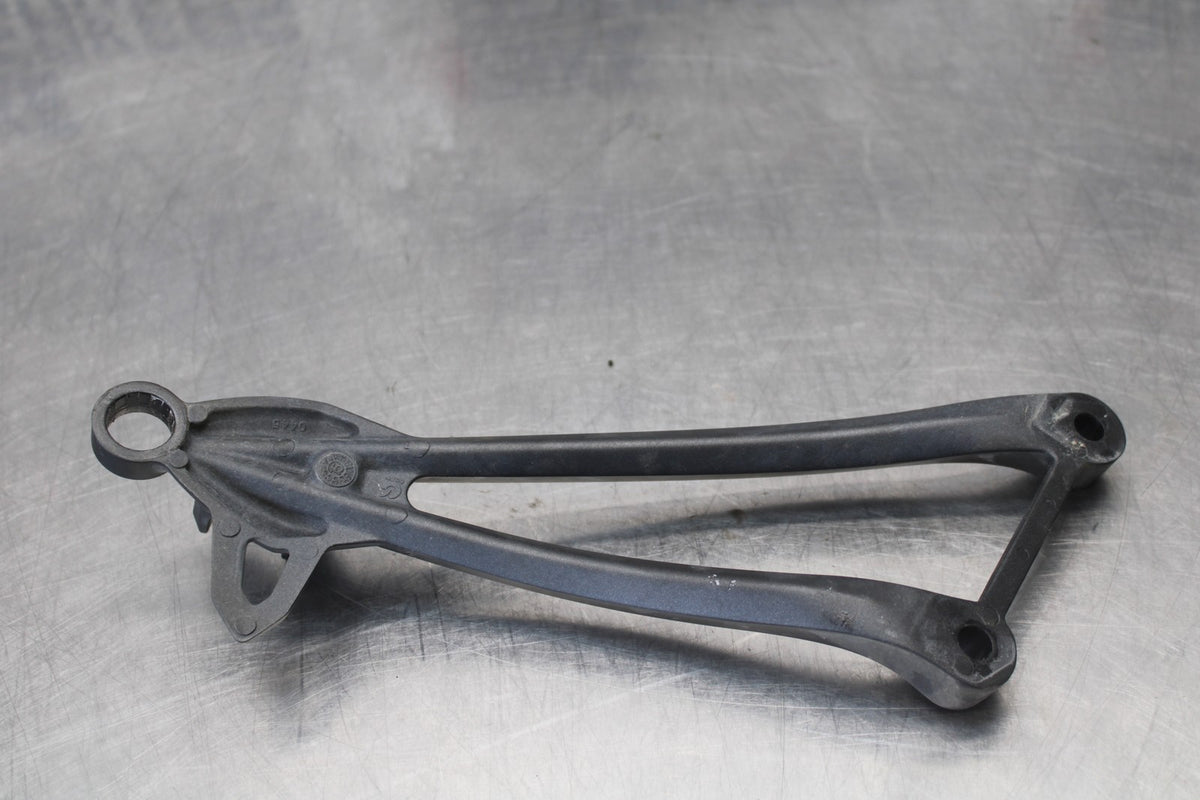 13-18 KAWASAKI NINJA ZX6R RIGHT REAR BACK PASSENGER PEG MOUNT BB908