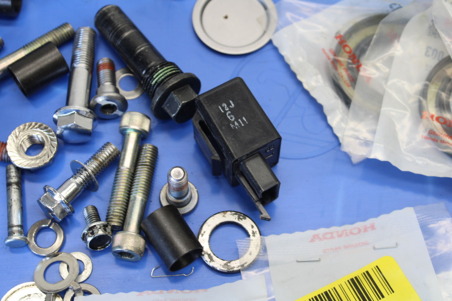 2008 Honda VTX1300C MOUNTING BOLTS HARDWARE MOTOR SCREWS  bb673
