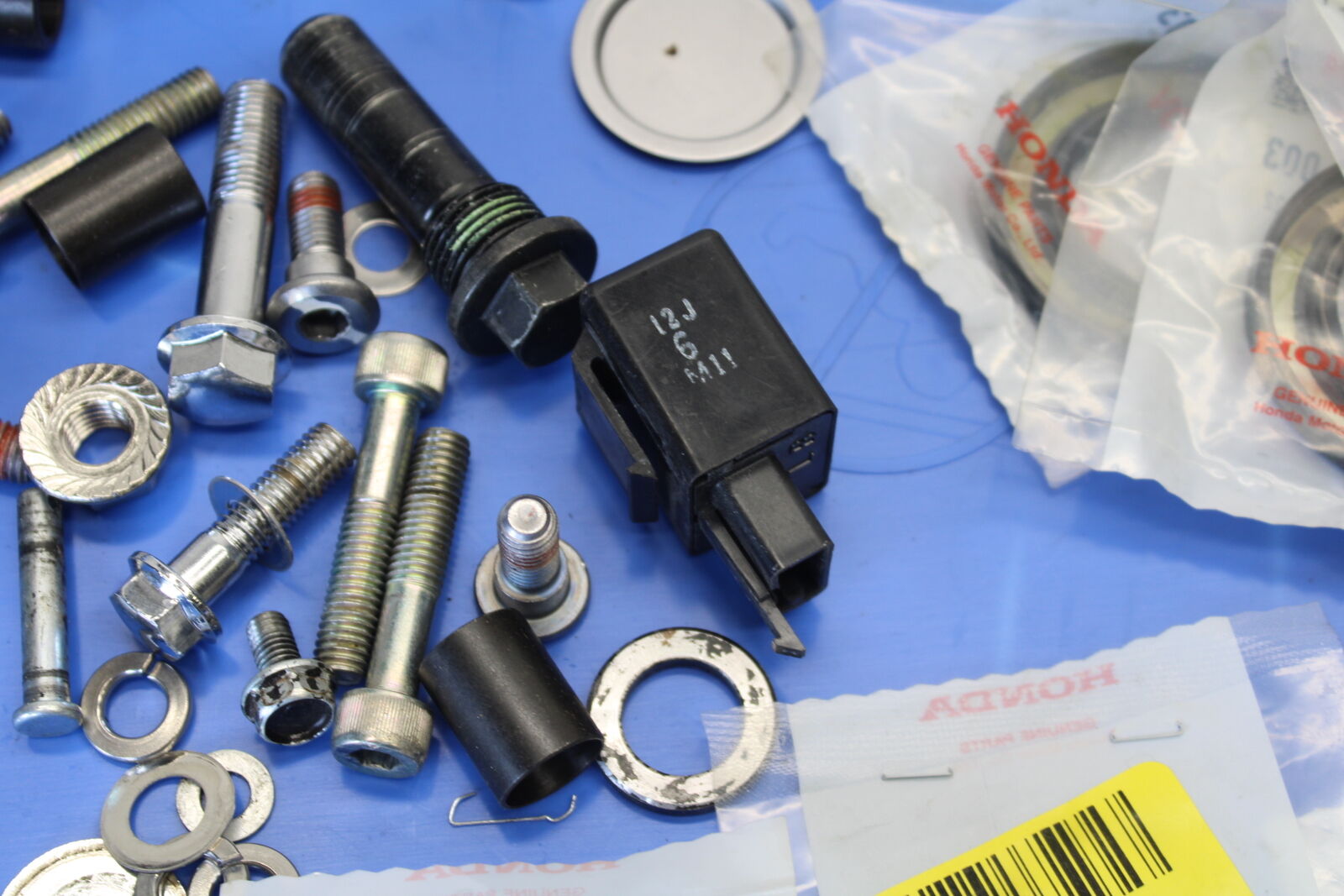2008 Honda VTX1300C MOUNTING BOLTS HARDWARE MOTOR SCREWS  bb673