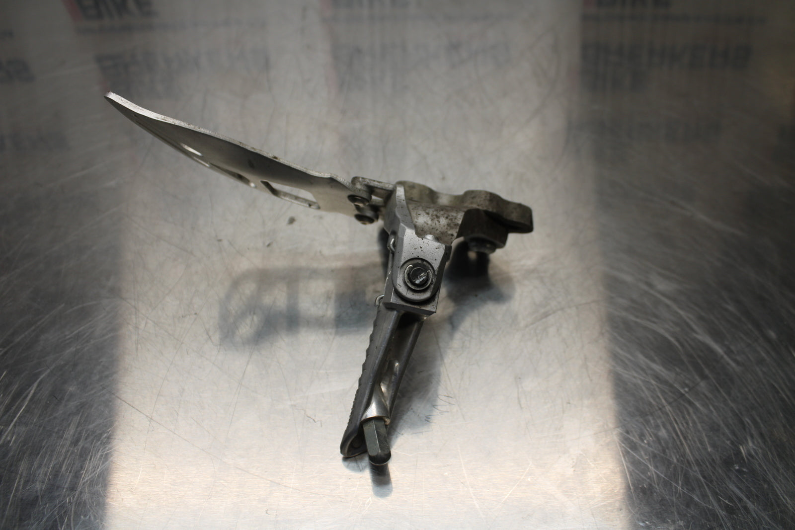 11 SUZUKI GSXR1000 LEFT REARSET REAR SET DRIVER FOOT PEG REST STOP BB142