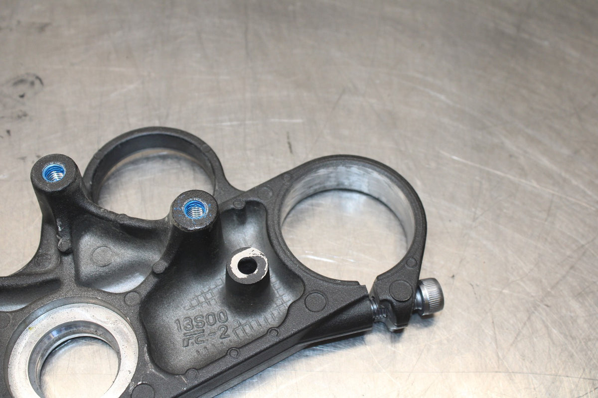 17 YAMAHA YZF R6 FORKS UPPER TRIPLE TREE CLAMP BB922