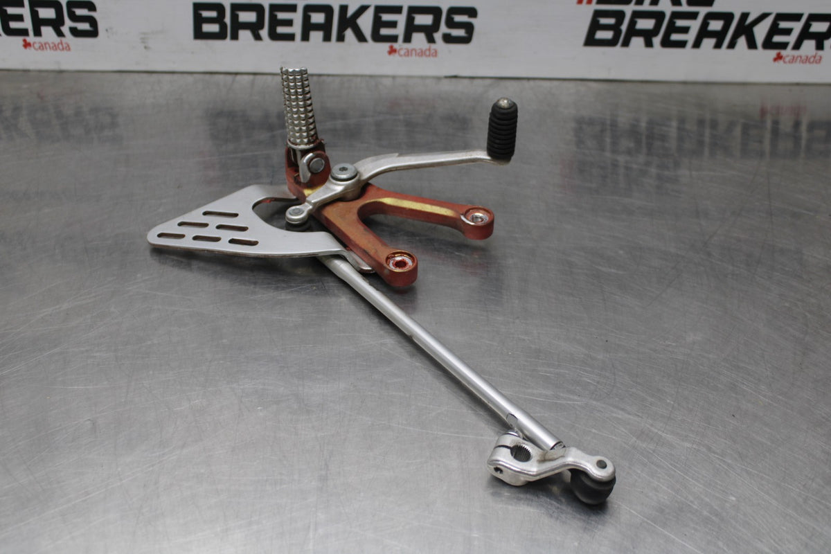 05 YAMAHA YZF R6 LEFT REARSET REAR SET DRIVER FOOT PEG REST STOP BB858
