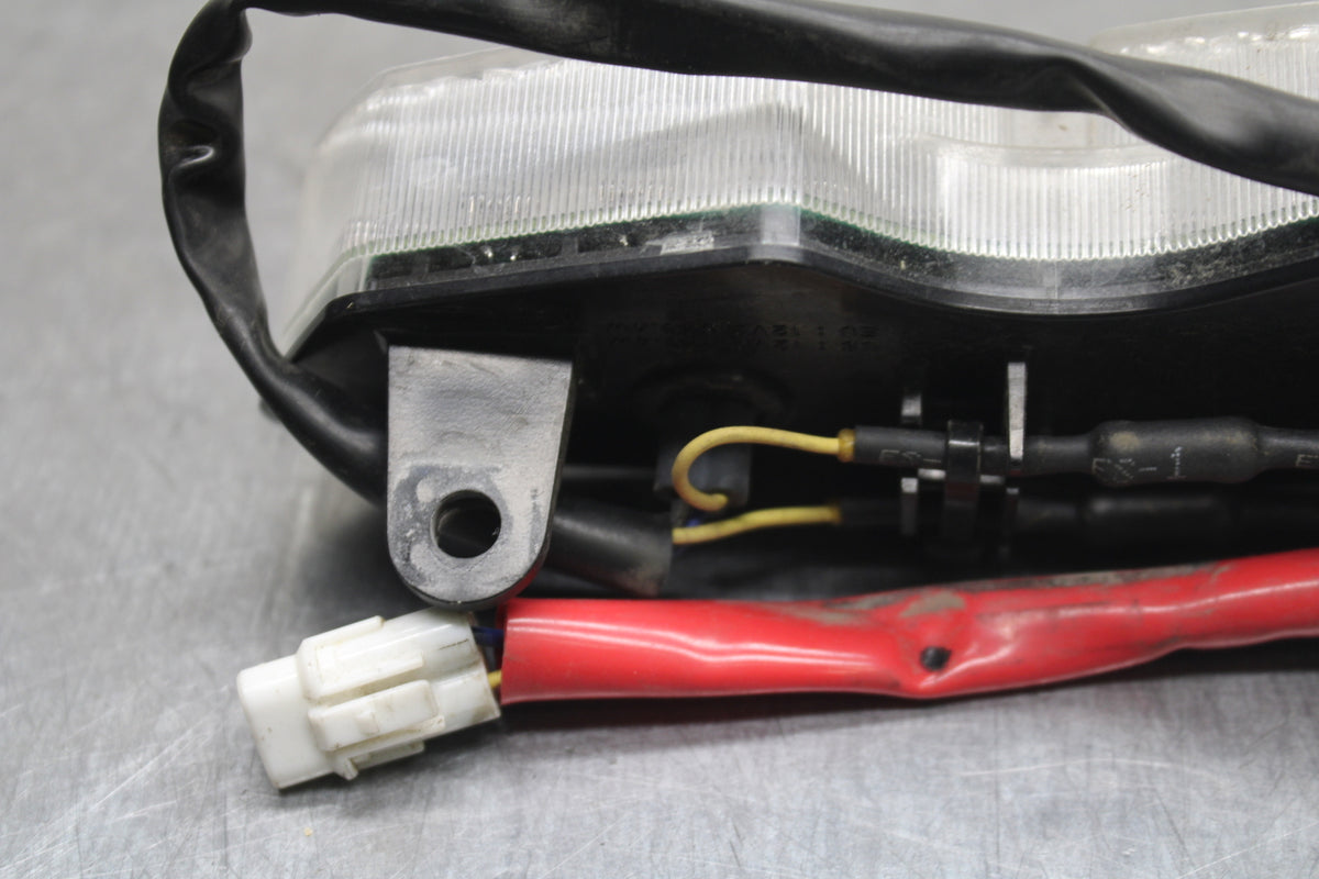 08-09 YAMAHA YZF R6S REAR TAIL TAILLIGHT BACK BRAKE LIGHT BB114
