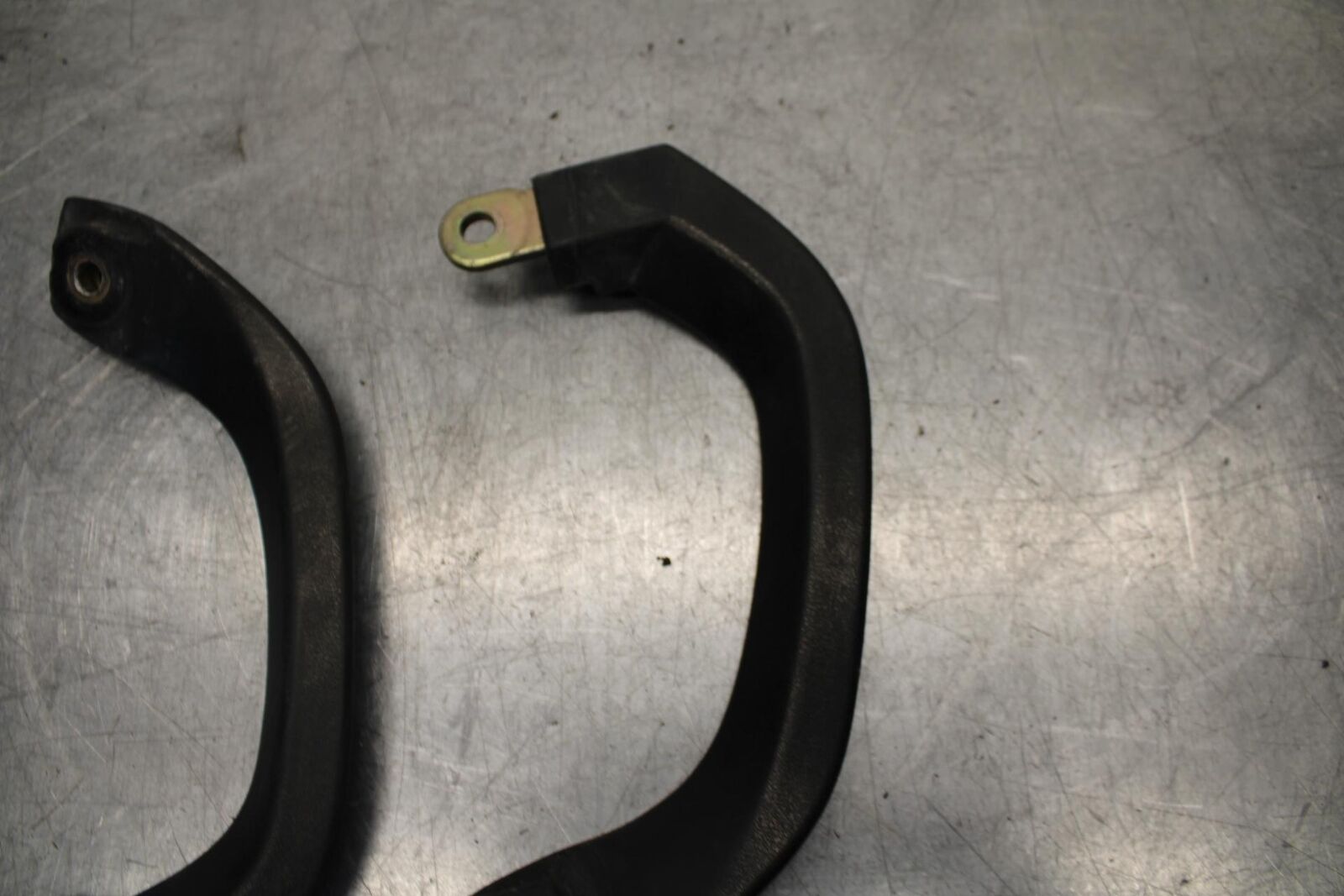 1995 Suzuki RF600R PASSENGER REAR SEAT GRAB BAR HANDLE SET BB615