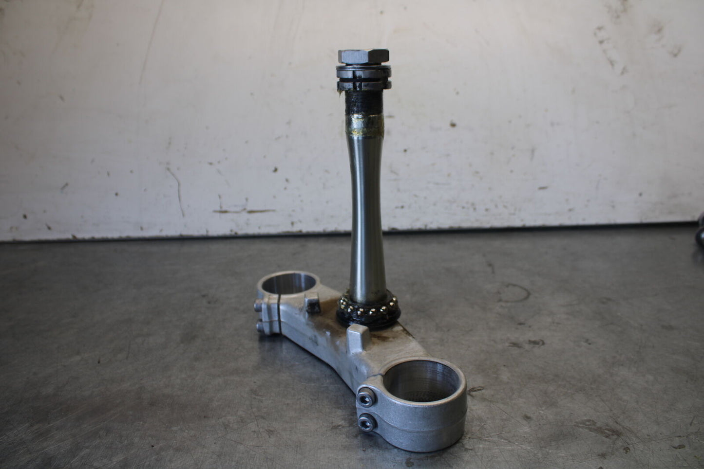 07-08 YAMAHA YZF R1 FRONT FORKS CLAMP LOWER TRIPLE TREE STEM BB675