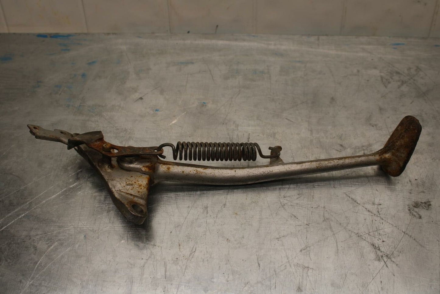 85 YAMAHA RZ500 KICKSTAND SIDE KICK STAND SUPPORT and SPRING BB27 C