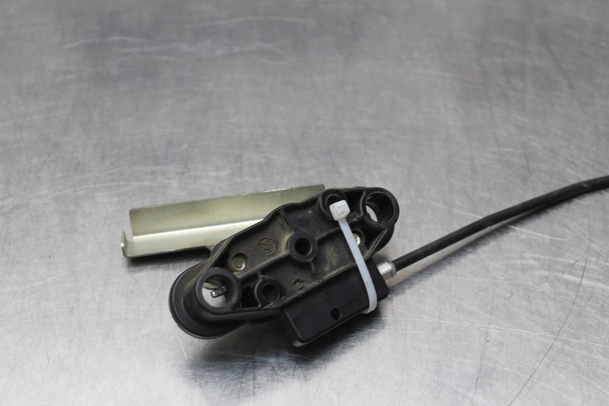 08 KAWASAKI NINJA ZX10R REAR PASSENGER SEAT LATCH LOCK ASSEMBLY BB201