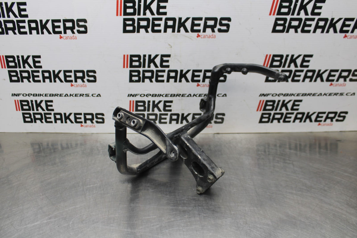 01-03 SUZUKI GSXR600 UPPER FAIRING MIRROR GAUGES STAY BRACKET BB841