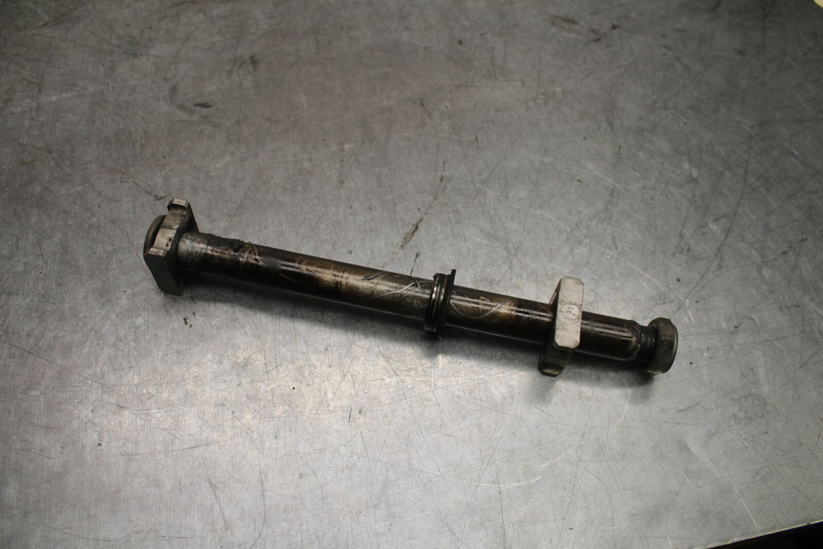 05-06 HONDA CBR600RR REAR AXLE BACK WHEEL RIM PIVOT BOLT AXEL BB727