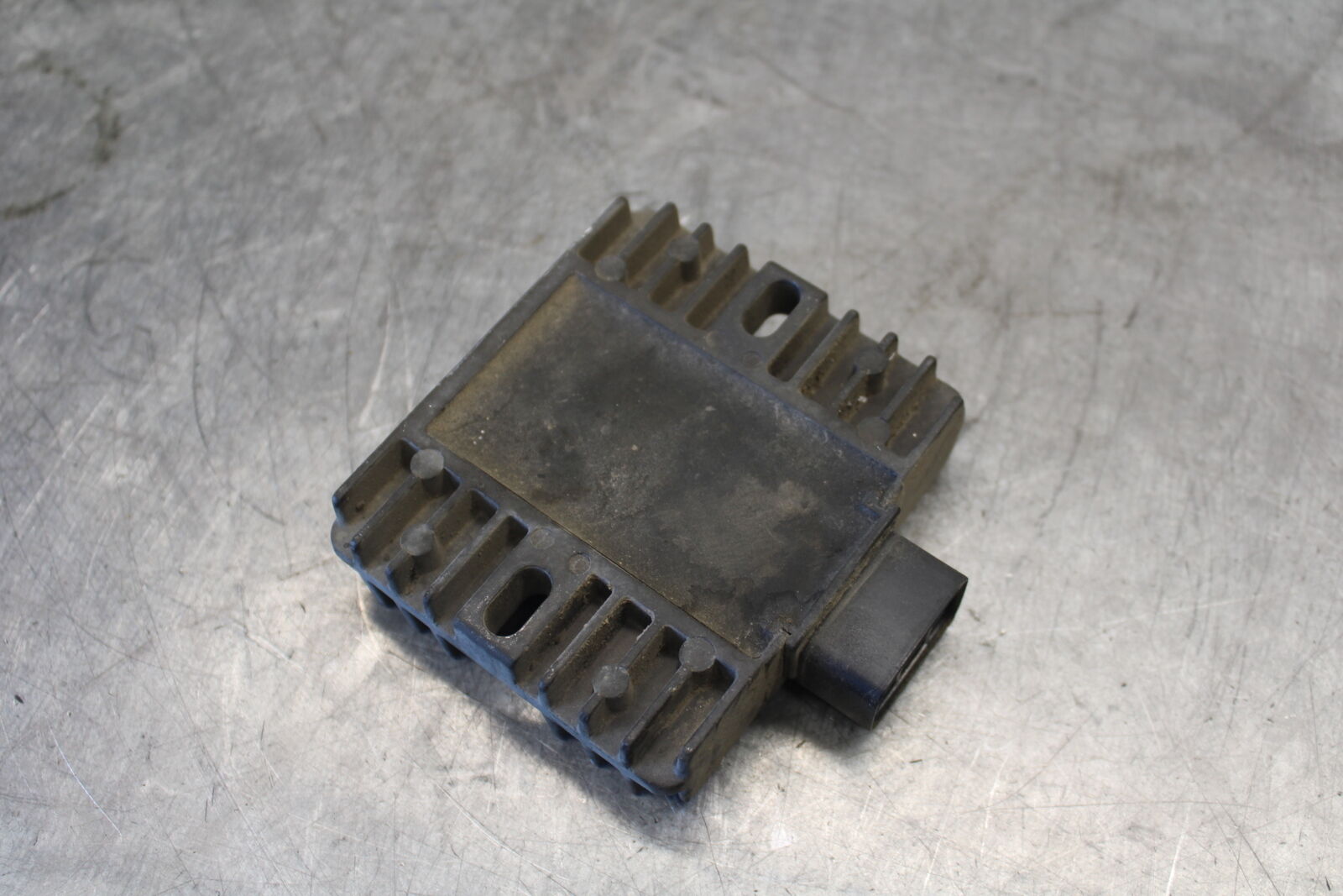 05-06 YAMAHA ROYAL STAR RECTIFIER VOLTAGE REGULATOR BB697