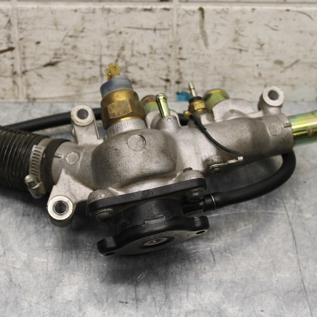 2003 Yamaha Vmax 1200 VMX1200 THERMOSTAT WITH HOUSING BB563