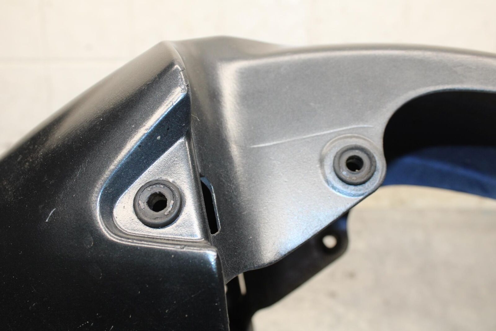 2000 Yamaha YZF R6 FRONT WHEEL FENDER COWL FAIRING BB558