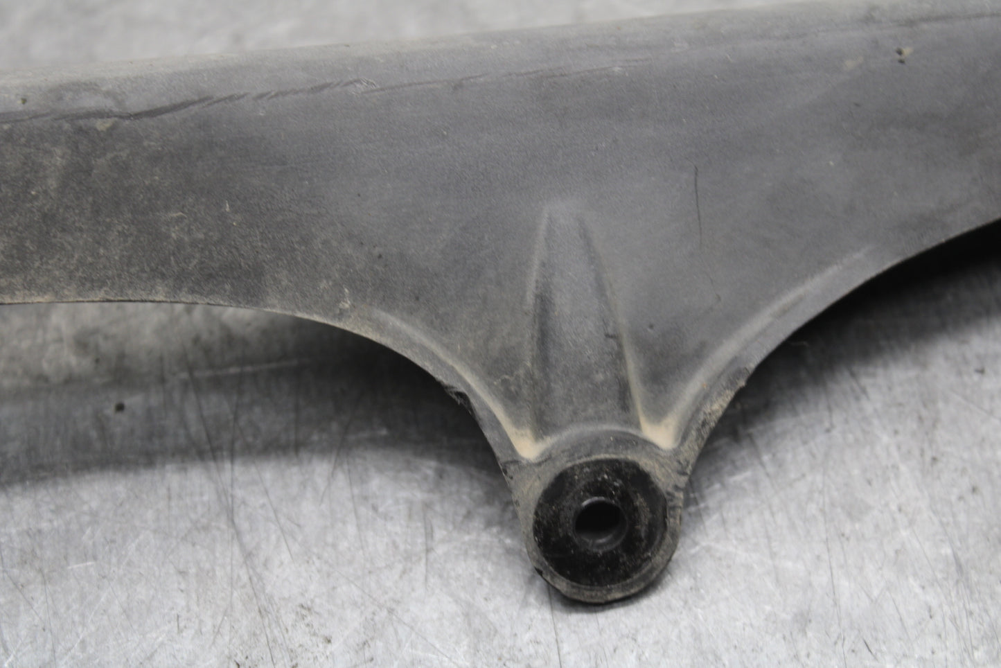09-11 TRIUMPH DAYTONA 675 REAR BACK DRIVE CHAIN GUARD COVER SHIELD BB652