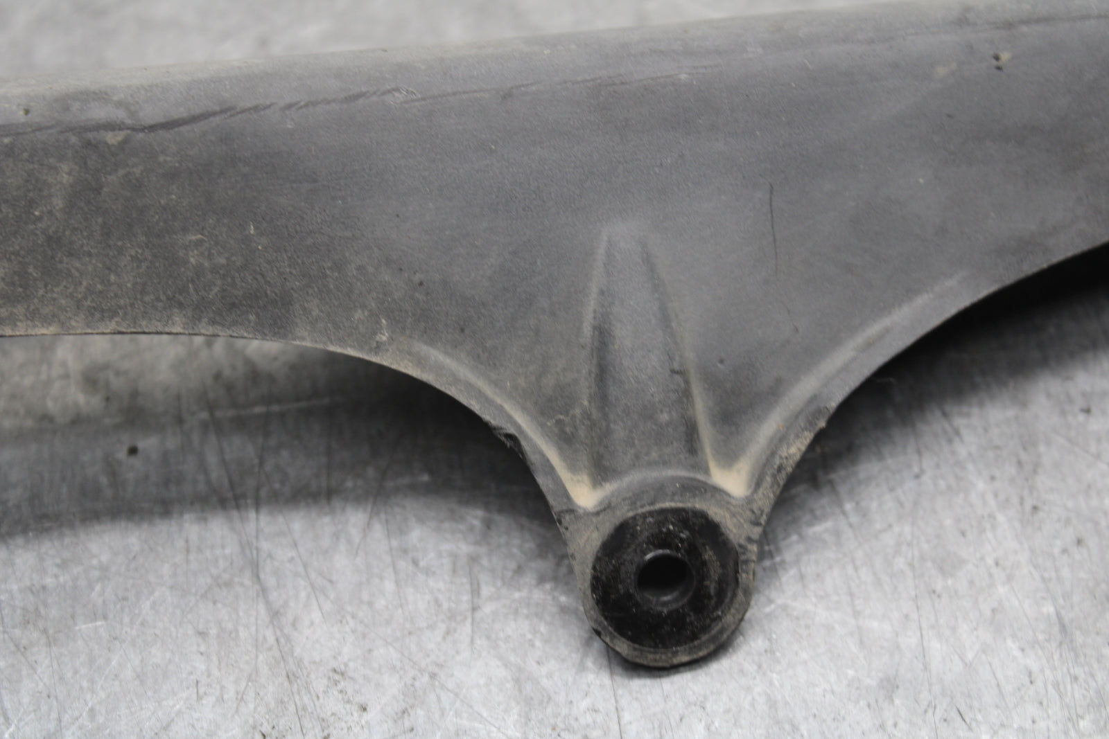 09-11 TRIUMPH DAYTONA 675 REAR BACK DRIVE CHAIN GUARD COVER SHIELD BB652