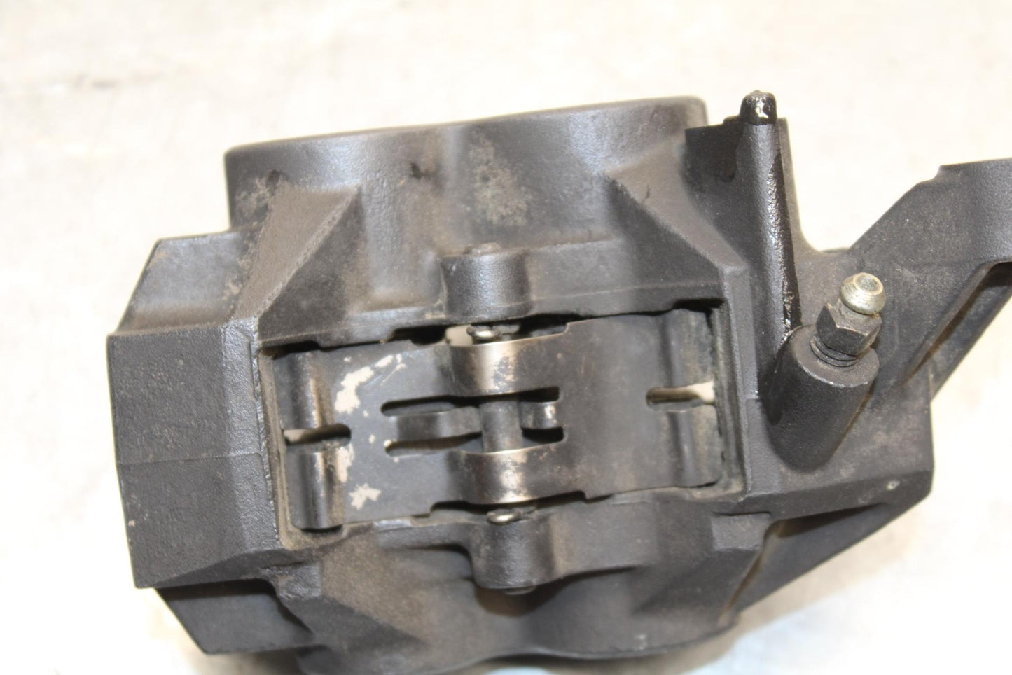 2000 Yamaha YZF R6 RIGHT LEFT FRONT BRAKE CALIPER SET PAIR CALIPERS BB558