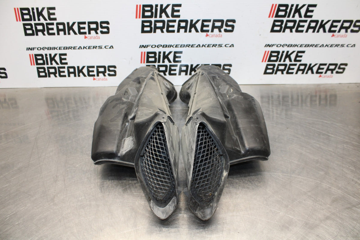 06-07 SUZUKI GSXR 600 RIGHT LEFT AIR INTAKE DUCTS BB178