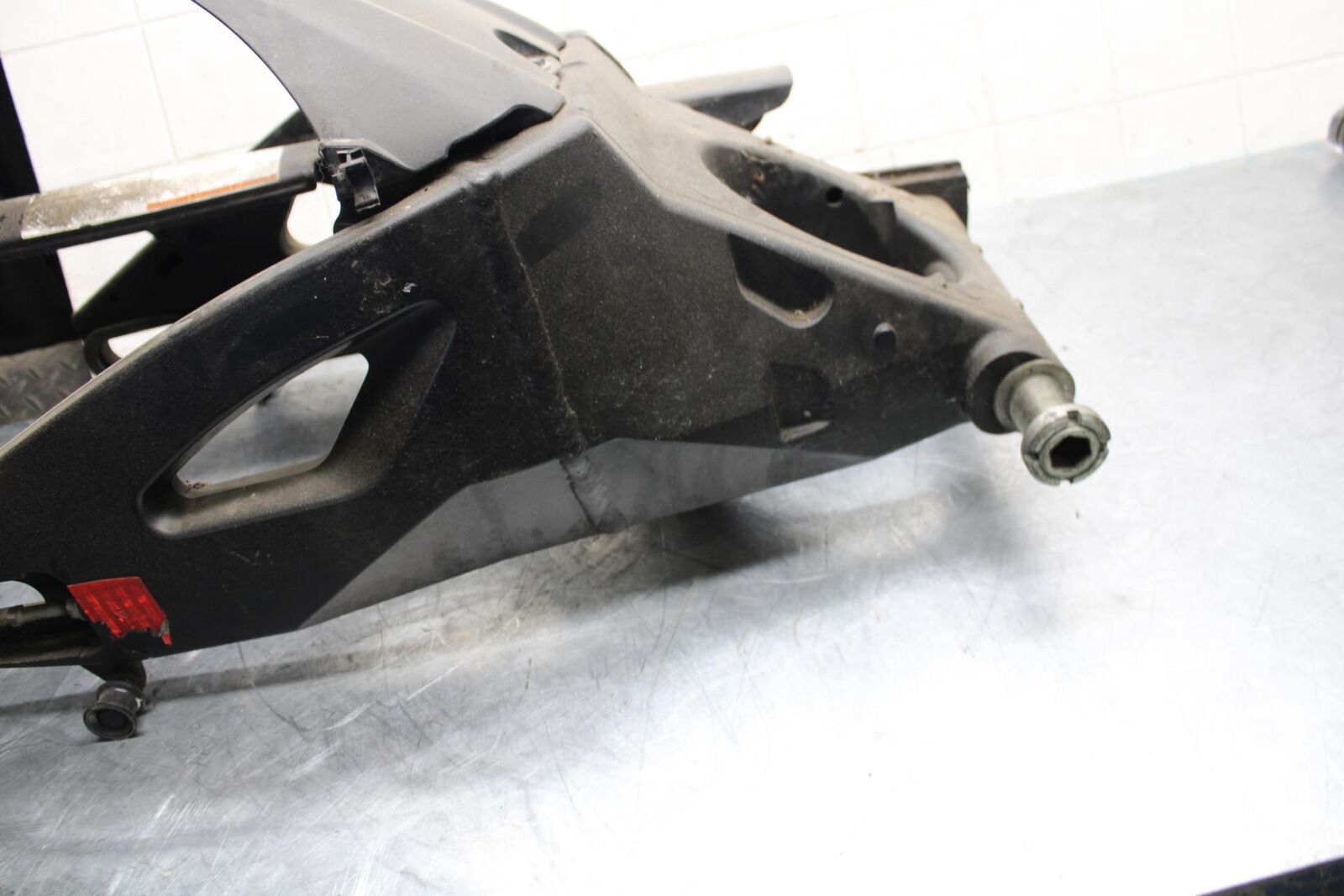 2008 Suzuki GSXR1000 SWINGARM BACK SUSPENSION SWING ARM 61000-21H00-YAP BB519