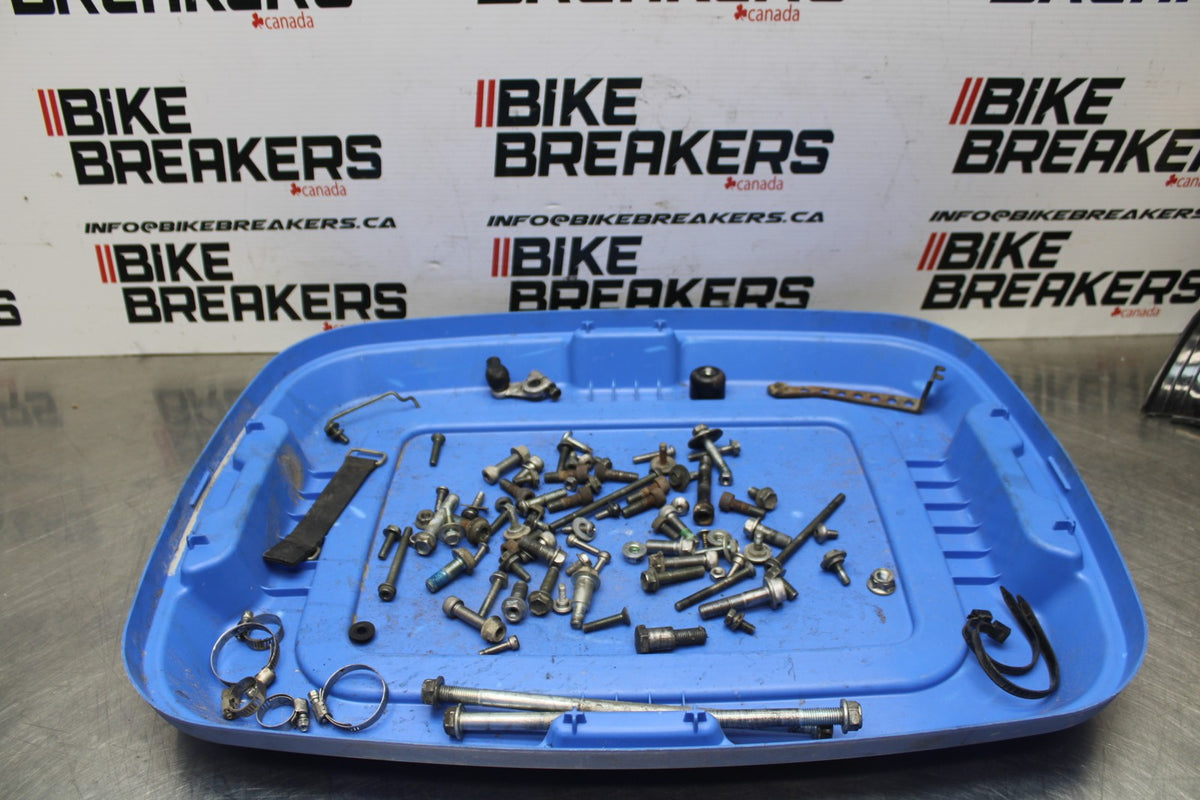 00 SUZUKI GSXR750 BOLTS HARDWARE MOTOR SCREWS BB820
