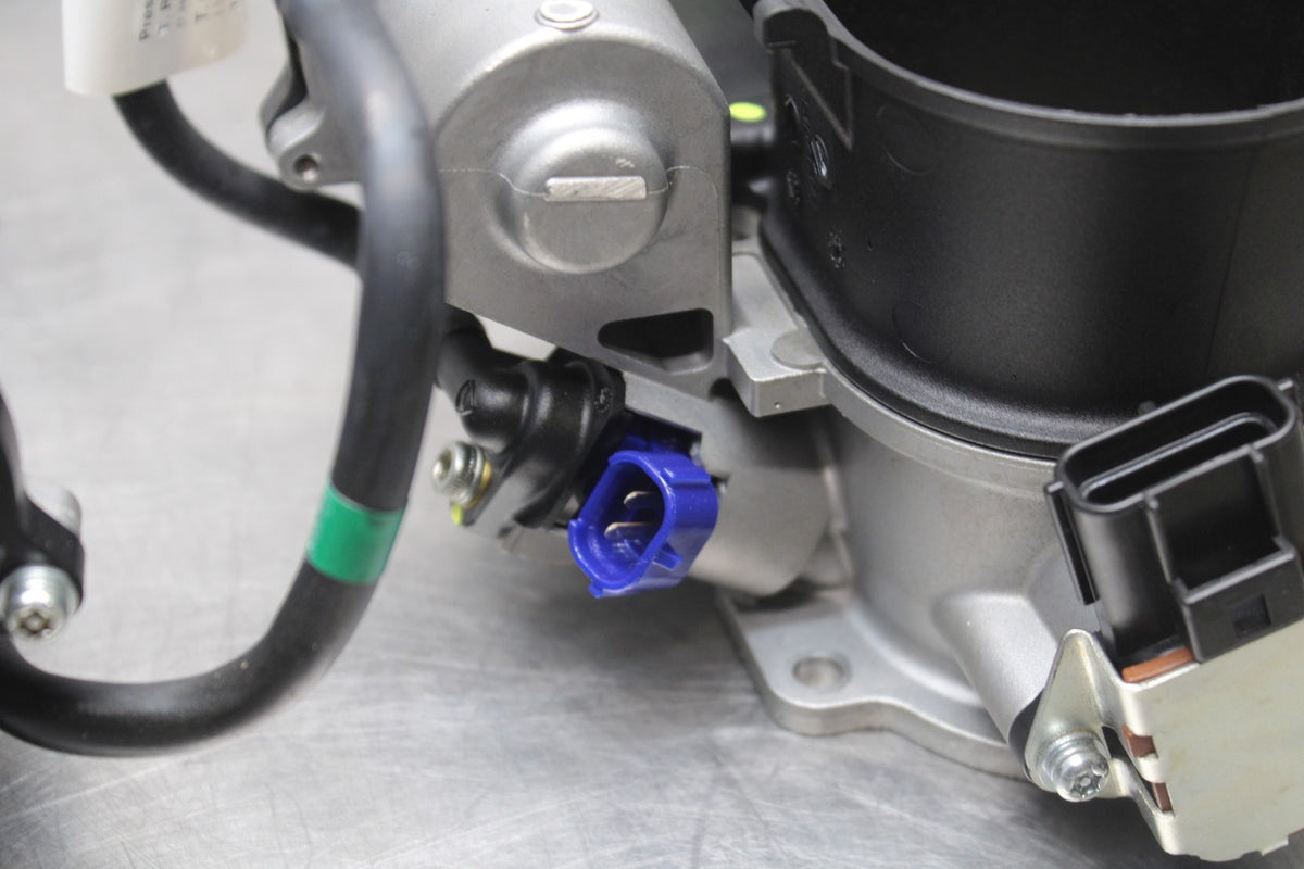 16 DUCATI 959 PANIGALE MAIN FUEL INJECTORS / THROTTLE BODIES BB912