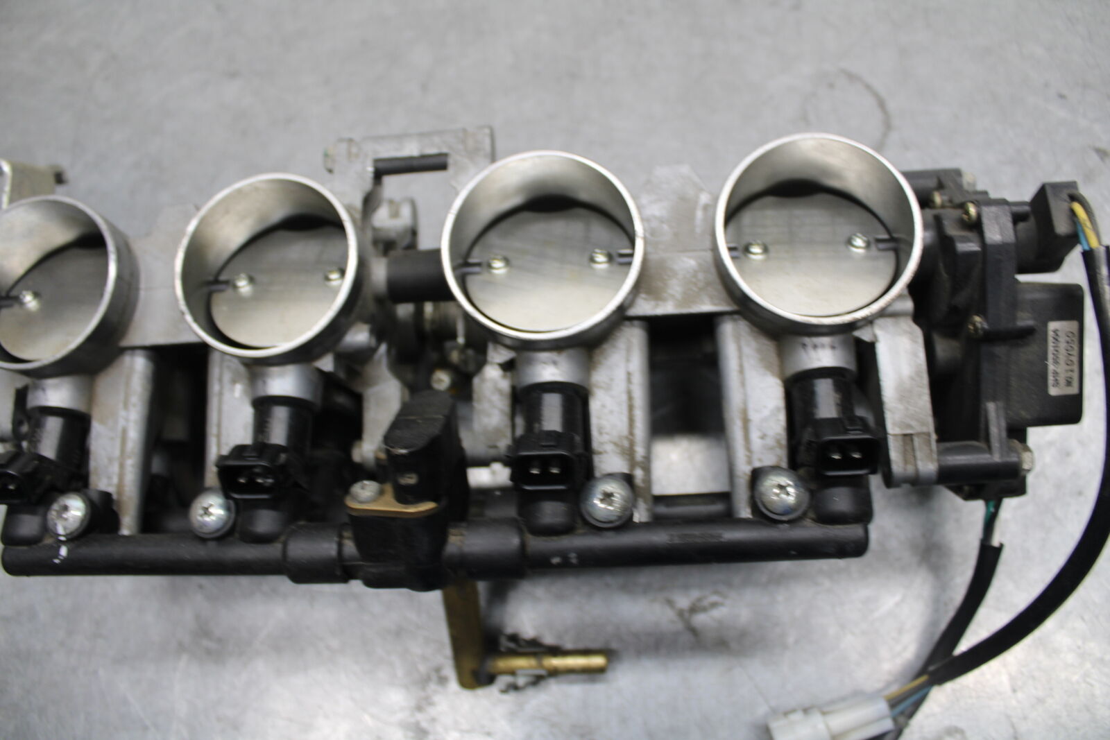 05-06 SUZUKI GSXR1000 MAIN FUEL INJECTORS / THROTTLE BODIES 13405-41G00 BB677