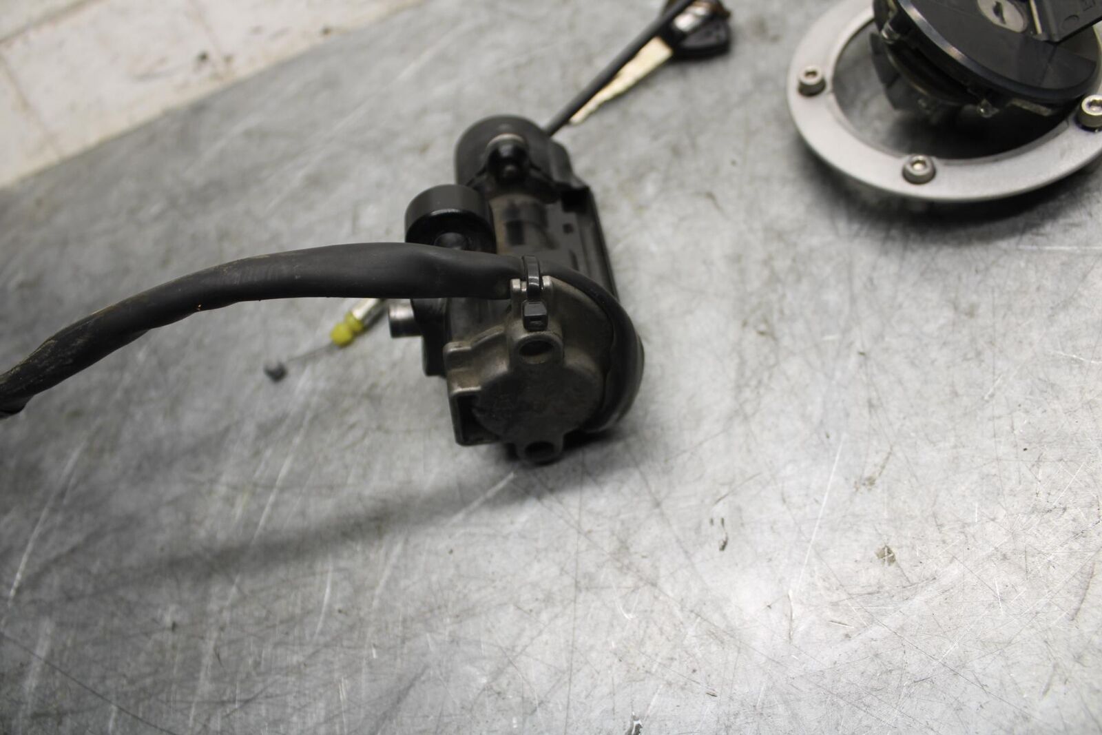 2007 Suzuki GSXR600 IGNITION LOCK KEY SET W/ GAS CAP  37101-40820 BB540