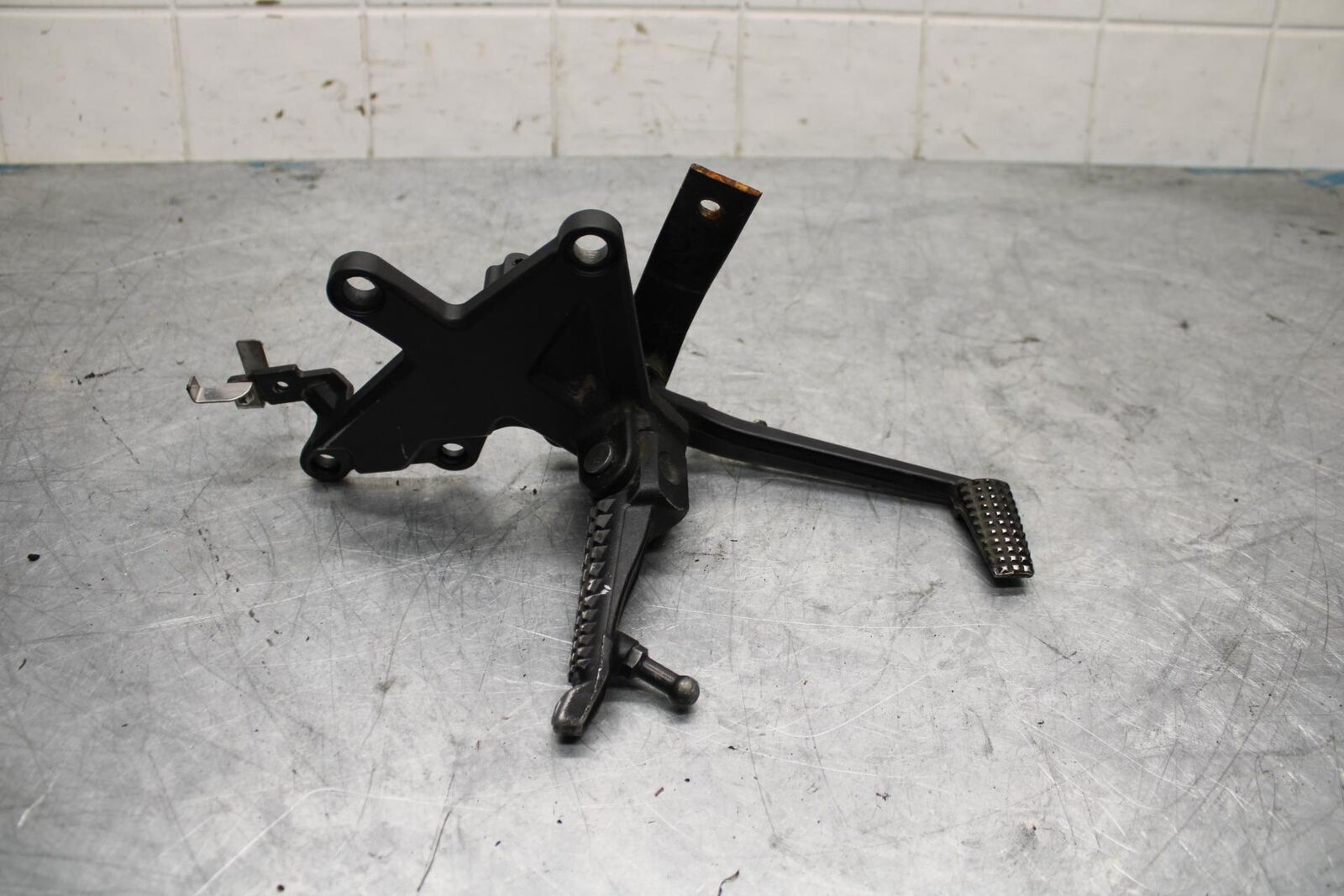 11-15 KAWASAKI ZX1000R RIGHT REARSET REAR SET DRIVER FOOT PEG REST STOP BB445