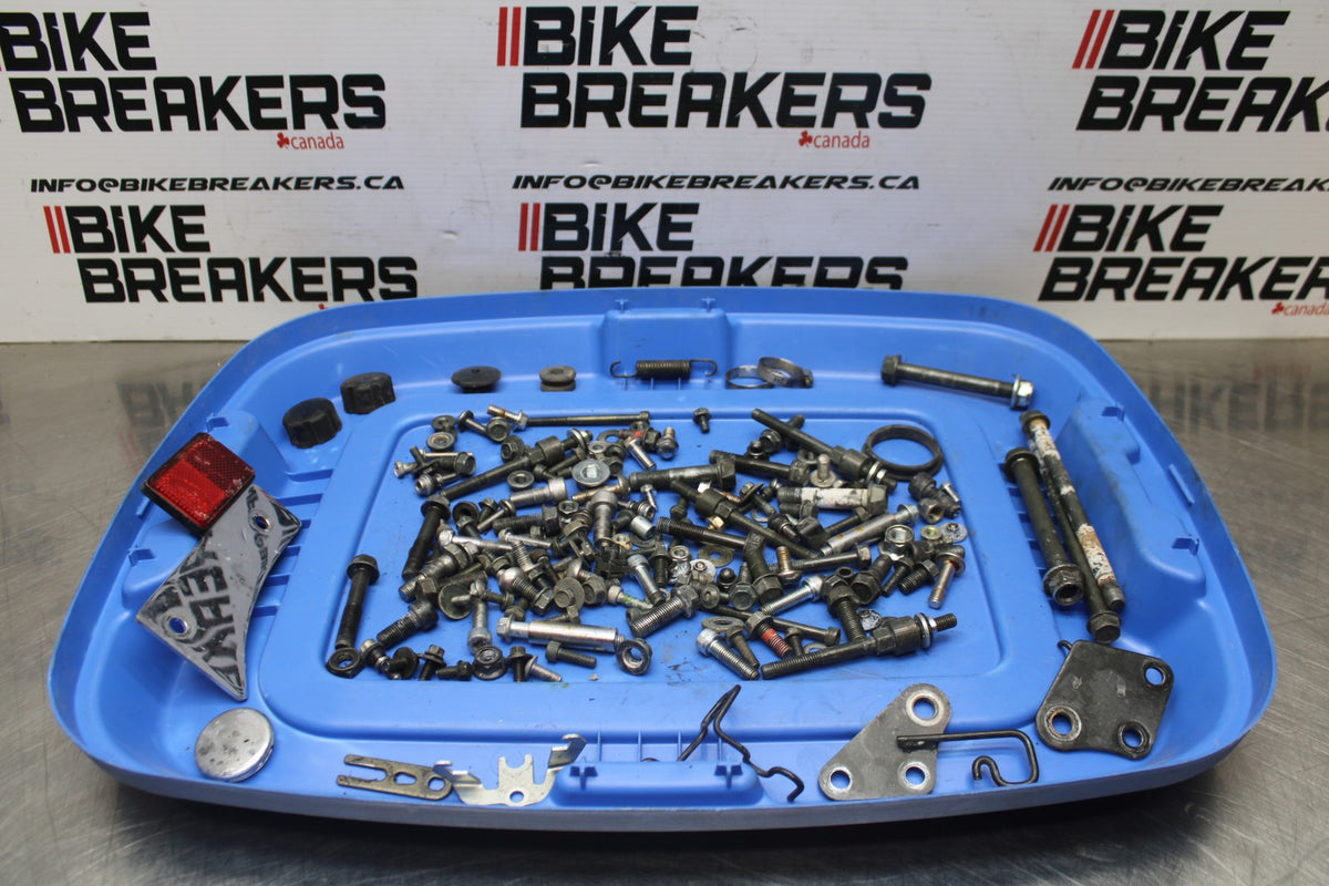 06 KAWASAKI VULCAN 900 MOUNTING BOLTS HARDWARE MOTOR SCREWS BB799