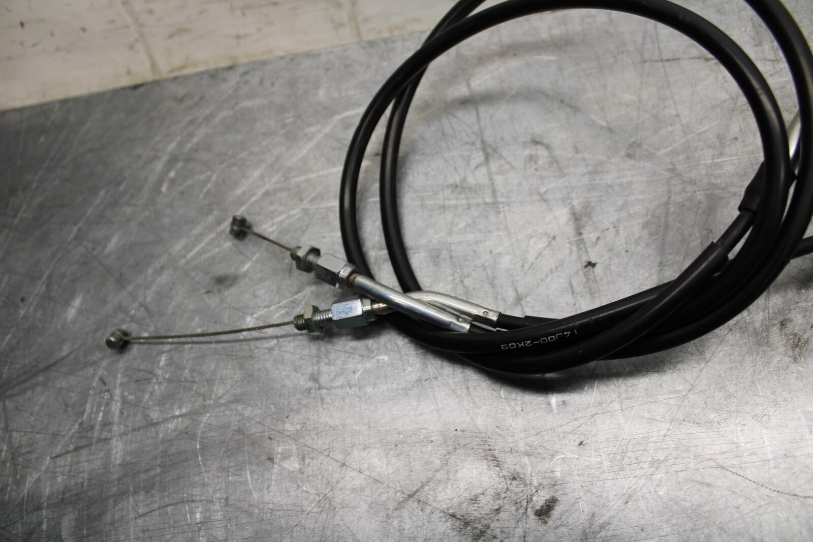 13 SUZUKI GSXR750 THROTTLE CABLES LINES BB474