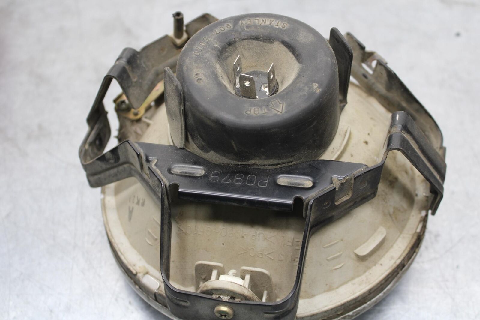 2005 Kawasaki Vulcan 1500 VN1500N Classic SINGLE HEADLIGHT HEAD LAMP LIGHT BB576