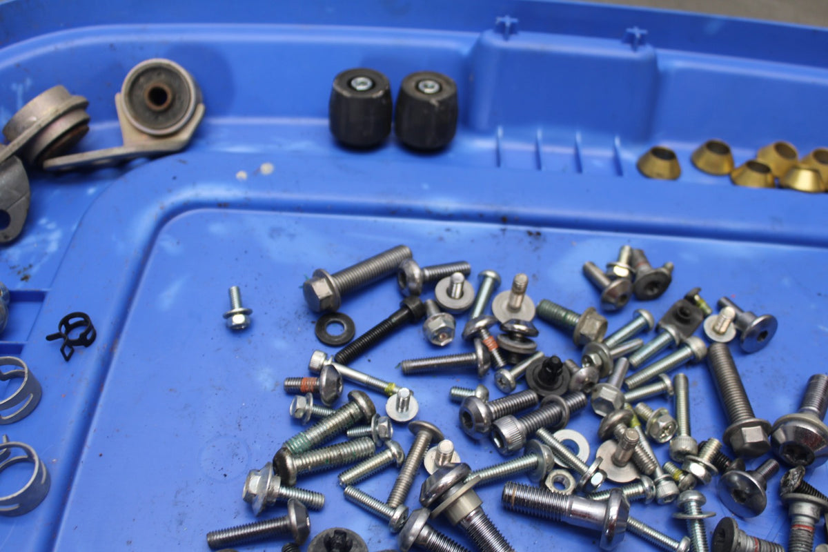 17 YAMAHA YZF R6 MOUNTING BOLTS HARDWARE SCREWS BB922