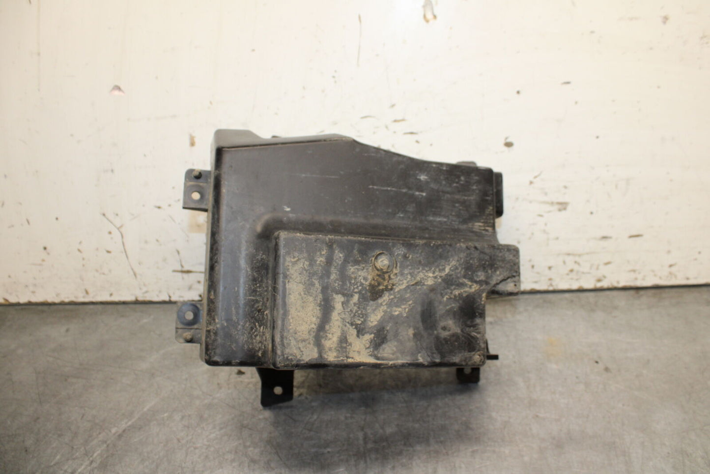 12-13 KAWASAKI Z1000 REAR BACK TAIL UNDERTAIL BATTERY TRAY PLASTIC BB743