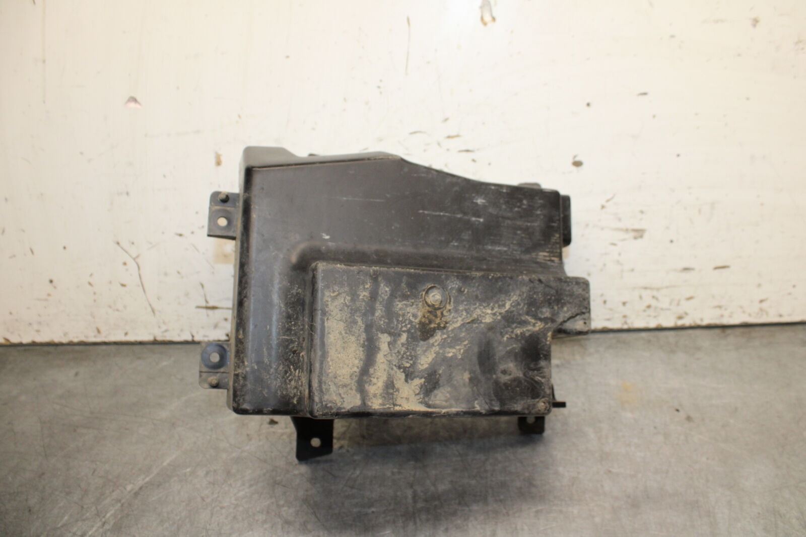 12-13 KAWASAKI Z1000 REAR BACK TAIL UNDERTAIL BATTERY TRAY PLASTIC BB743