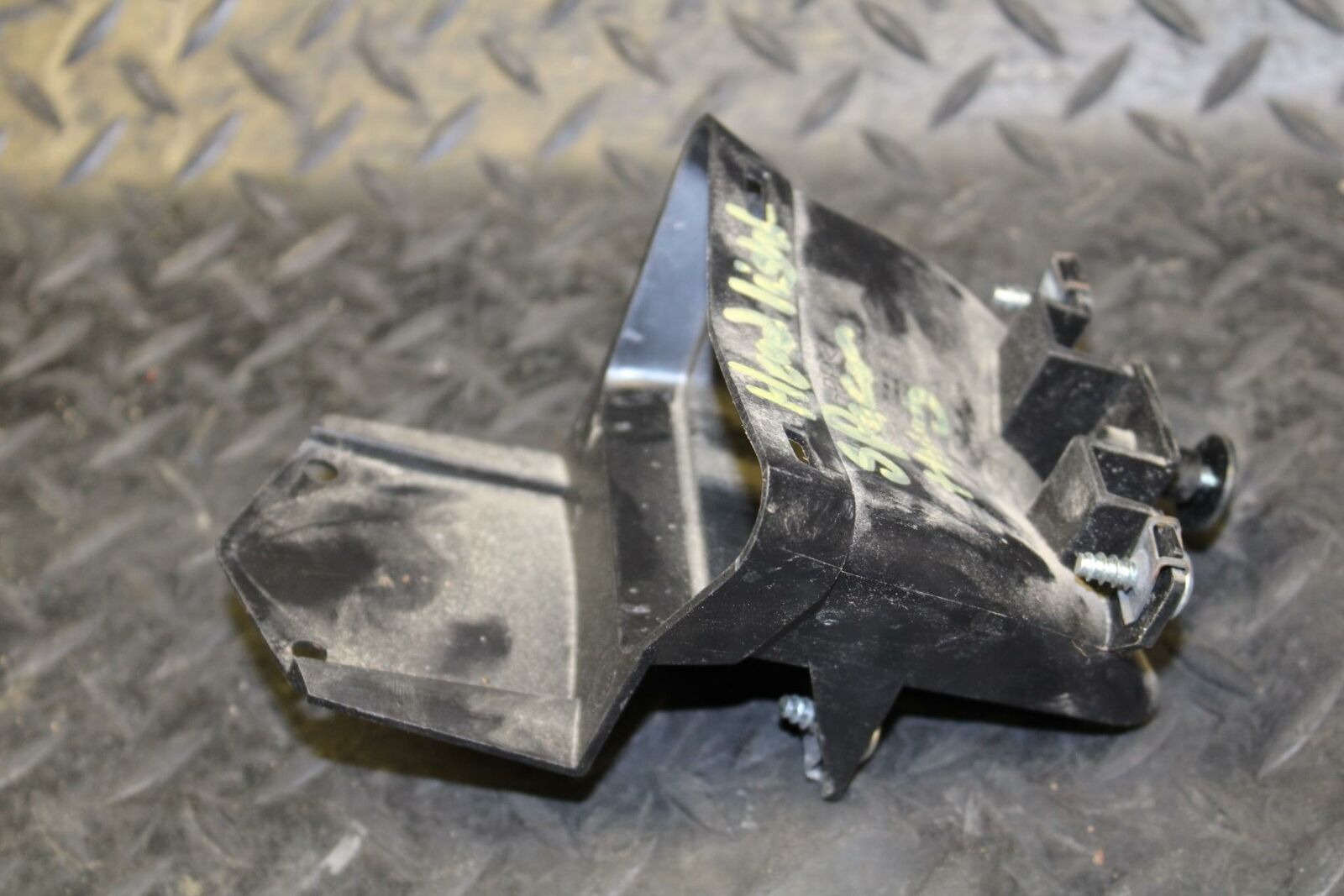 19 YAMAHA YZF R3 RAM AIR INTAKE TUBE DUCT BB177