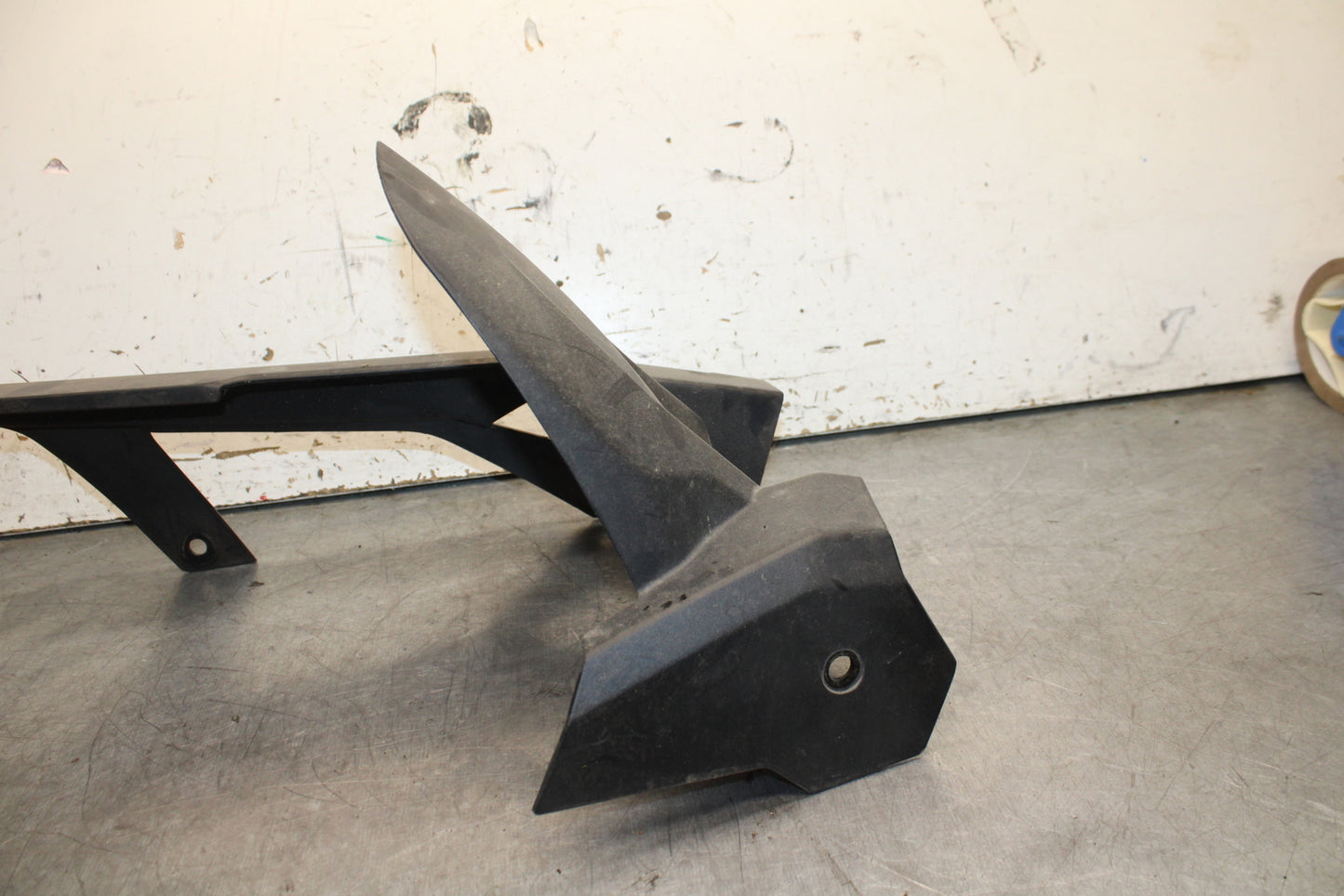 19-22 KAWASAKI Z400 REAR BACK DRIVE CHAIN GUARD COVER SHIELD BB738