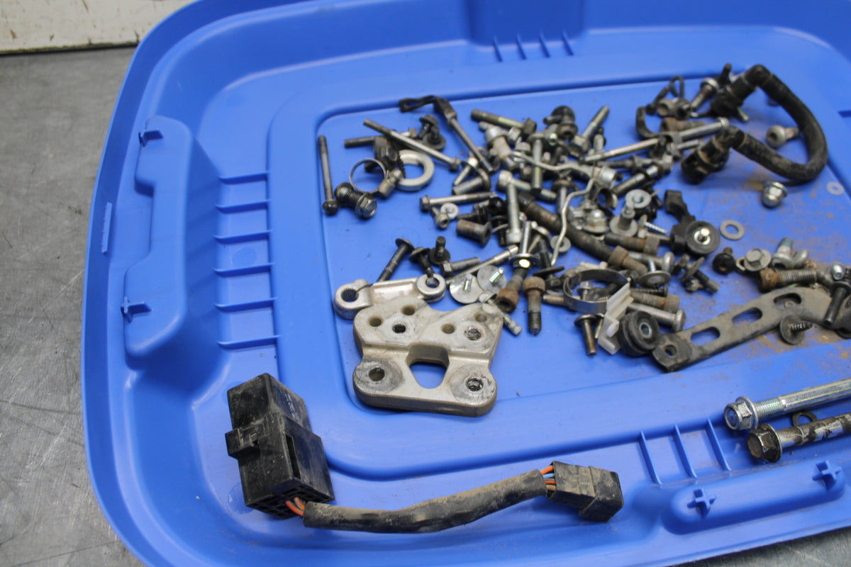 08-10 SUZUKI GSXR 600 MOUNTING BOLTS HARDWARE MOTOR SCREWS  BB721