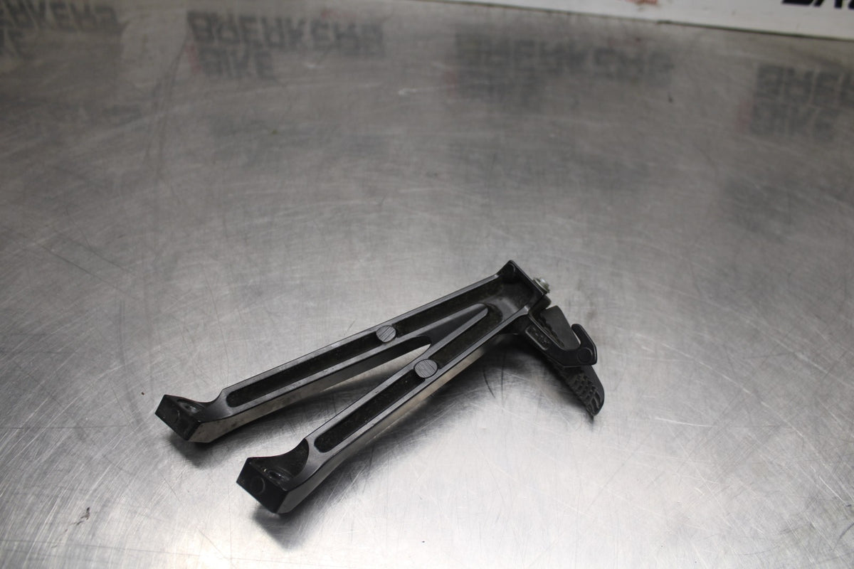 15-26 SUZUKI GSXR600 LEFT REAR BACK PASSENGER PEG BB888