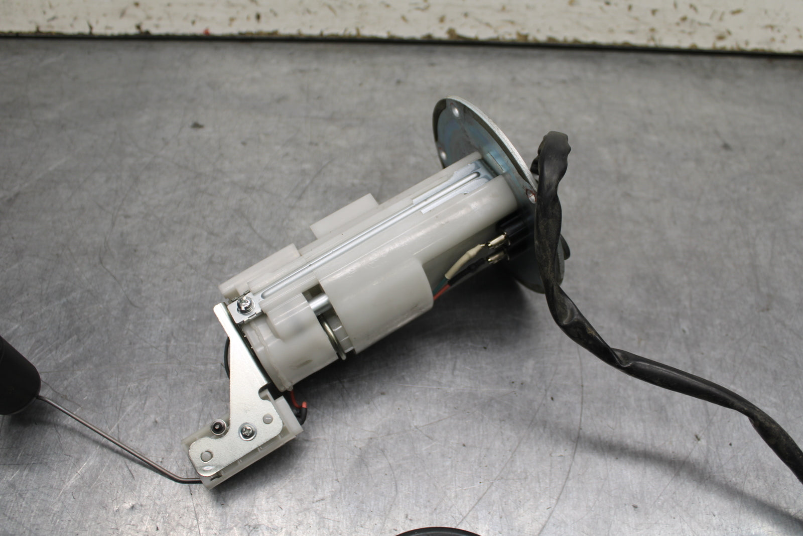 12-13 KAWASAKI Z1000 FUEL PUMP GAS PETROL SENDER UNIT BB743