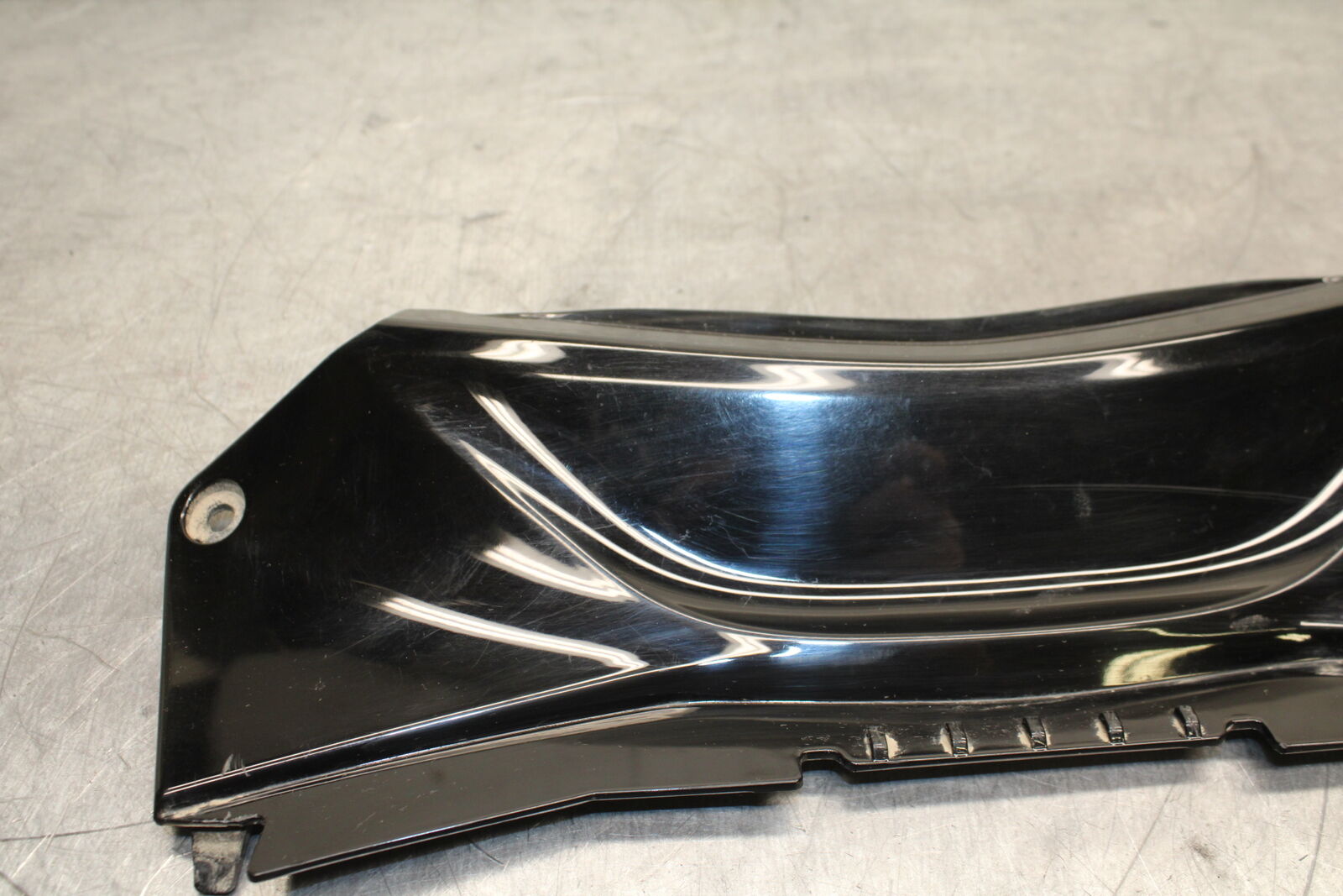 19-24 YAMAHA R3 CENTER REAR BACK SEAT TAIL FAIRING COVER TRIM COWL BB736