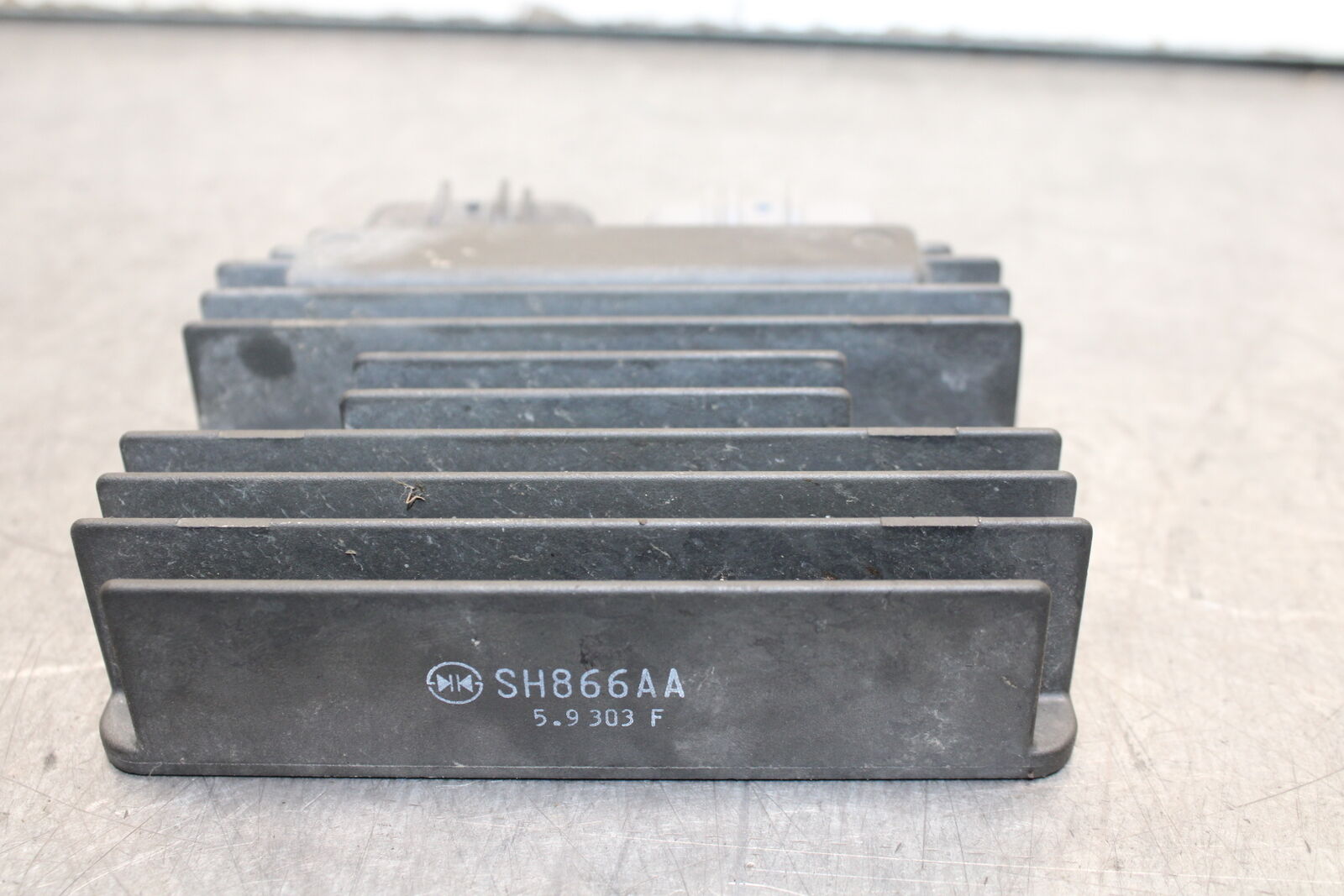 16 KAWASAKI NINJA ZX10R RECTIFIER VOLTAGE REGULATOR 21066-0748  BB650