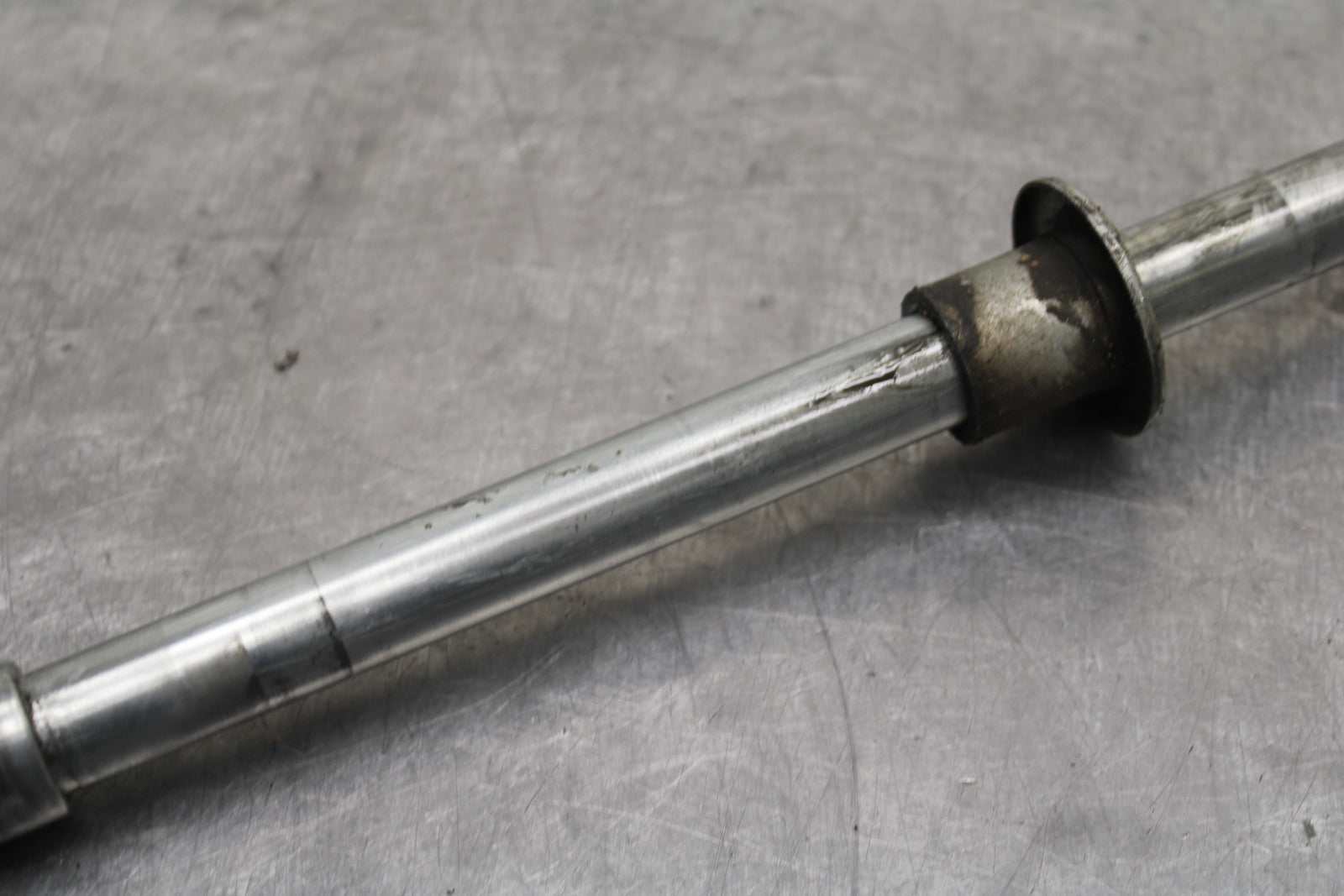04 SUZUKI INTRUDER 800 FRONT WHEEL RIM AXLE PIVOT BOLT BB758