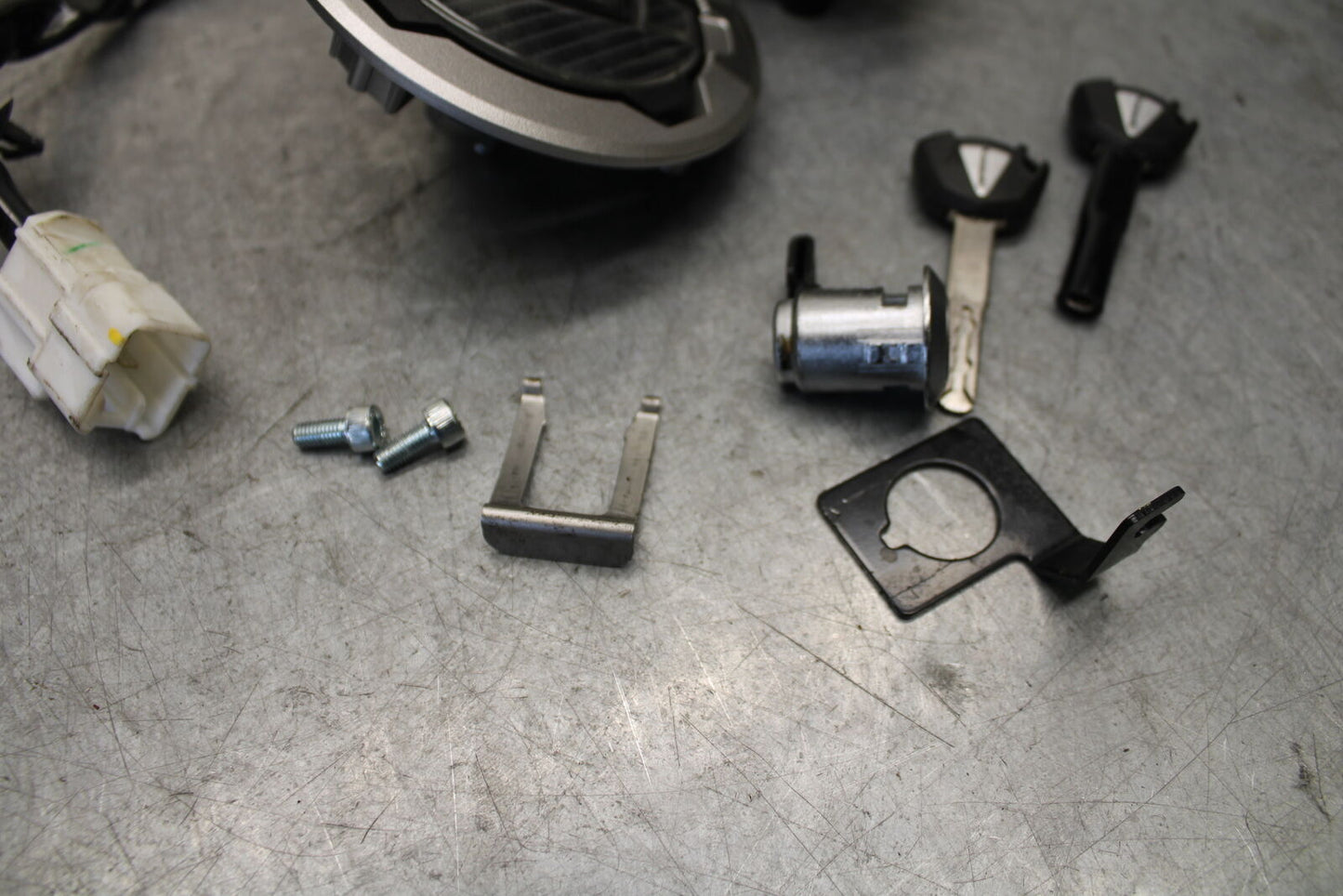 18-23 KAWASAKI NINJA 400 IGNITION LOCK KEY SET W/ GAS CAP AND SEAT LOCK BB660