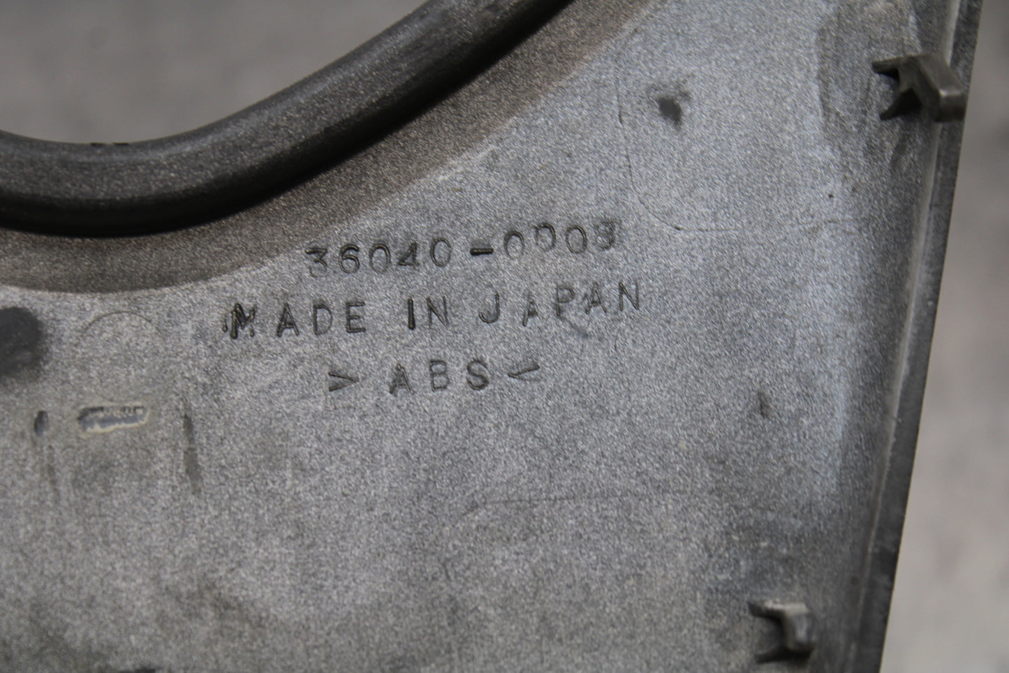 04-05 KAWASAKI NINJA ZX10R CENTER REAR BACK TAIL FAIRING COVER TRIM COWL BB163