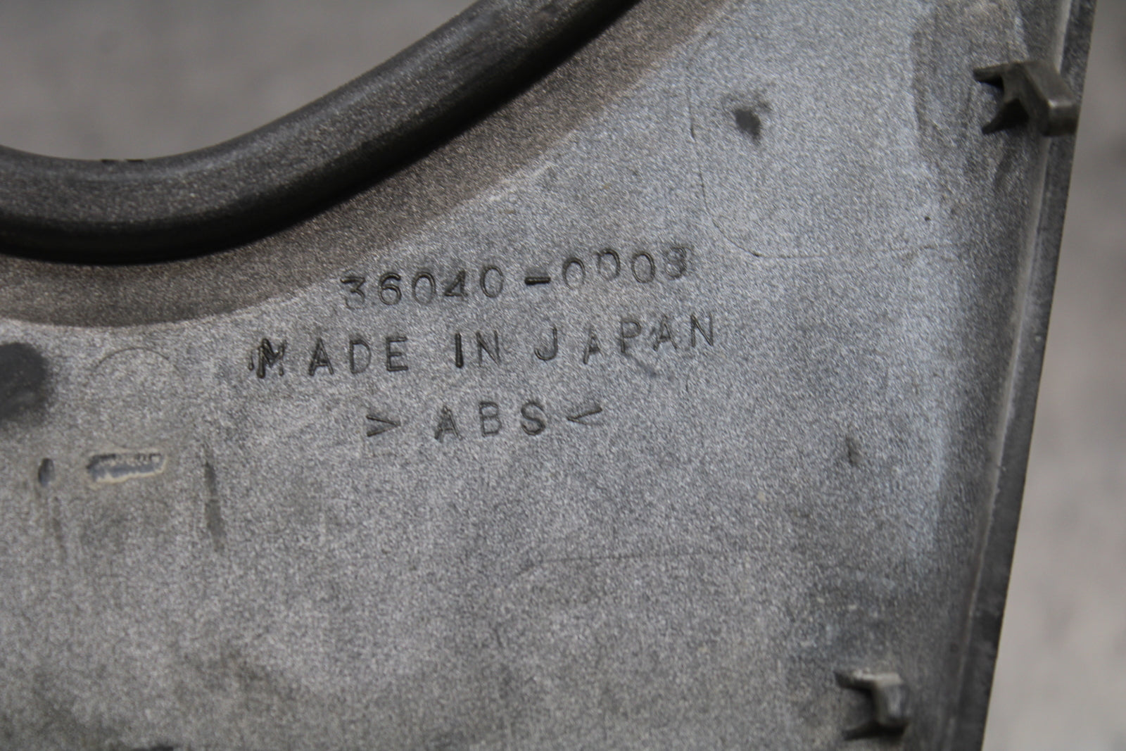 04-05 KAWASAKI NINJA ZX10R CENTER REAR BACK TAIL FAIRING COVER TRIM COWL BB163