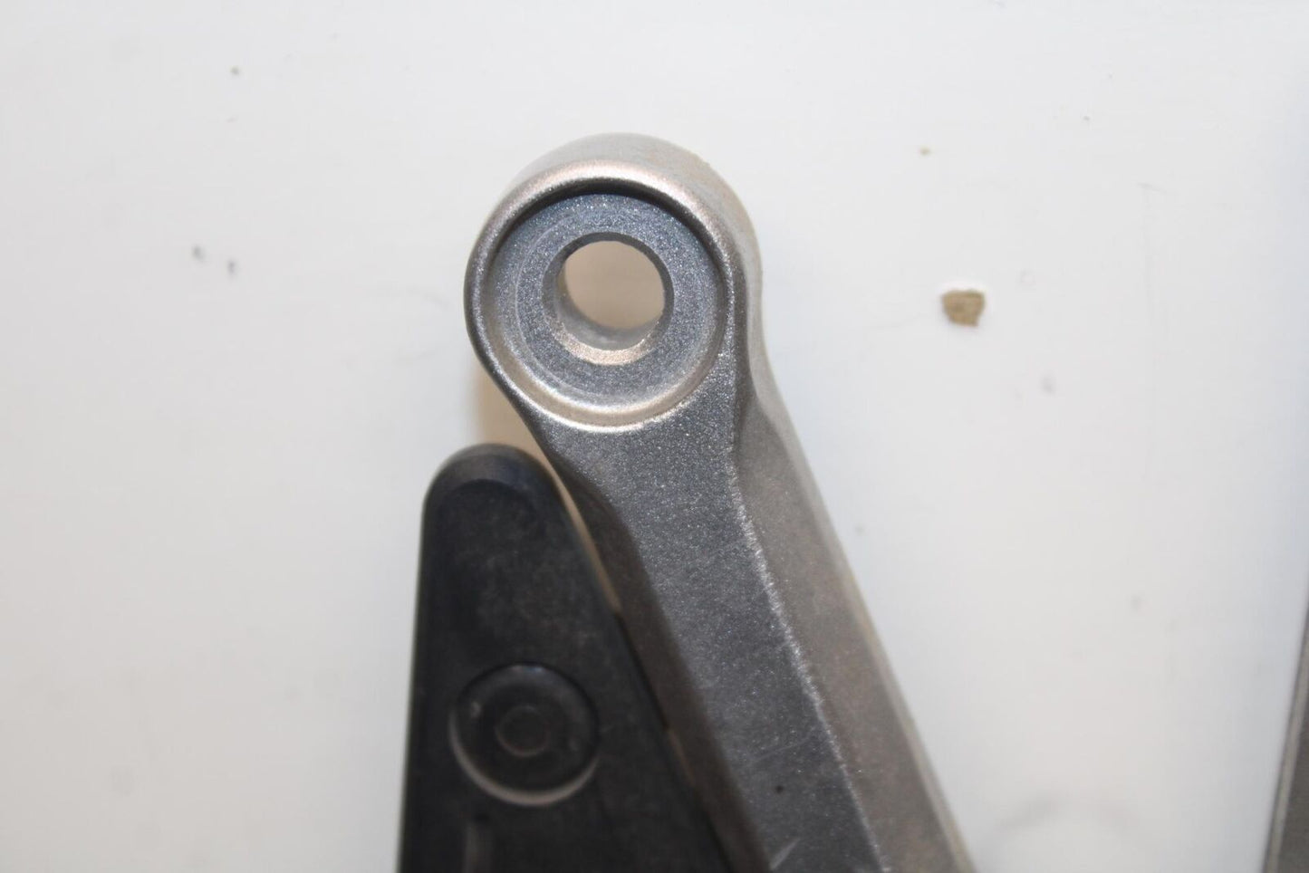 2007 Yamaha YZF R6 LEFT REARSET REAR SET DRIVER FOOT PEG REST STOP BB80