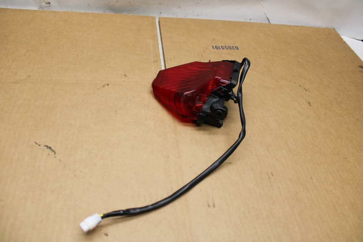 19-21 YAMAHA YZF R3 REAR TAIL TAILLIGHT BACK BRAKE LIGHT BB378