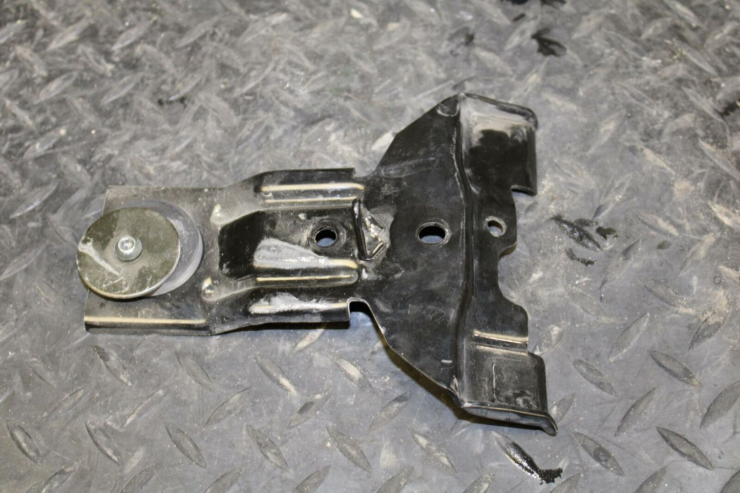 06 YAMAHA V STAR 1100 GAS TANK BRACKET MOUNT W DAMPER BB184