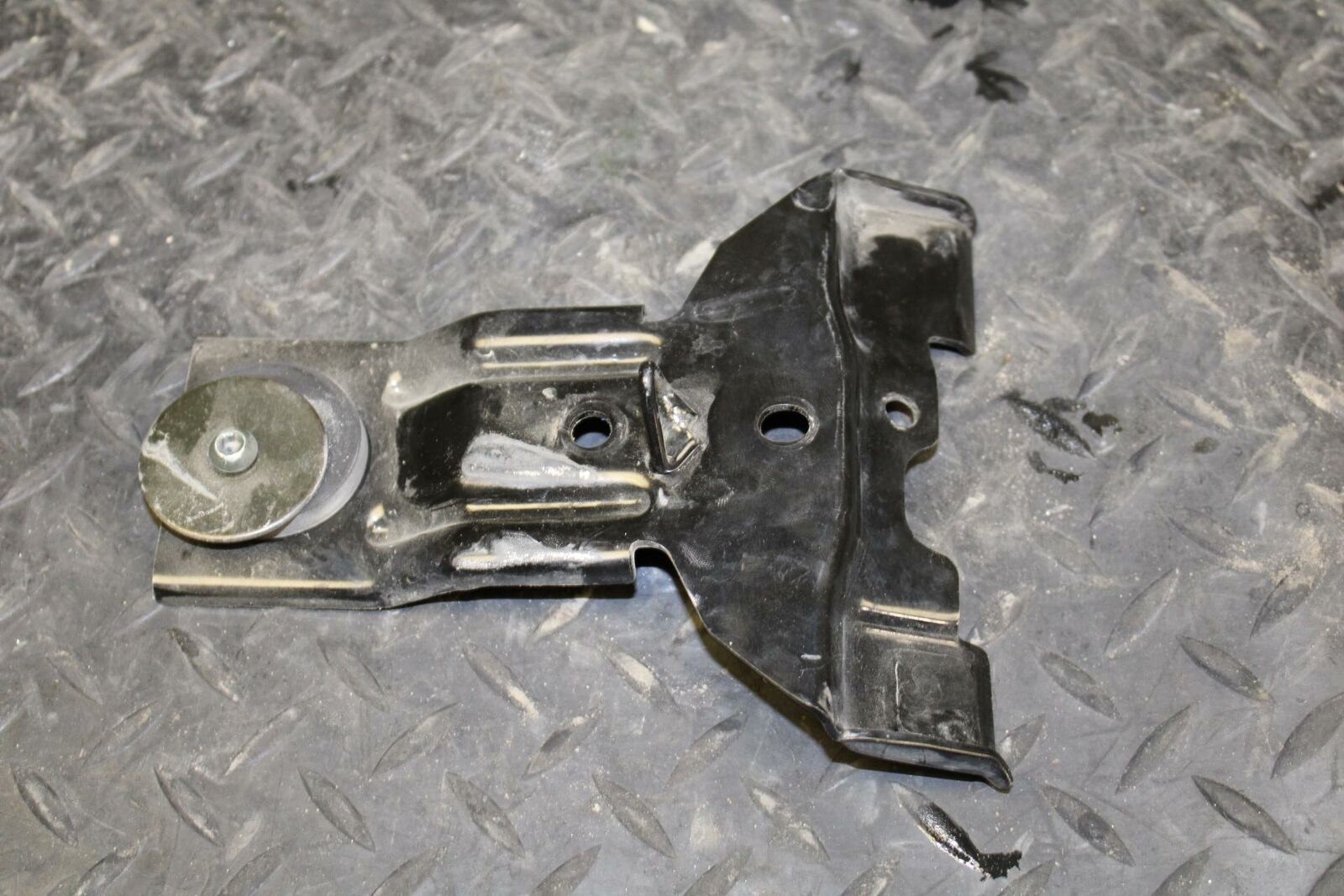 06 YAMAHA V STAR 1100 GAS TANK BRACKET MOUNT W DAMPER BB184