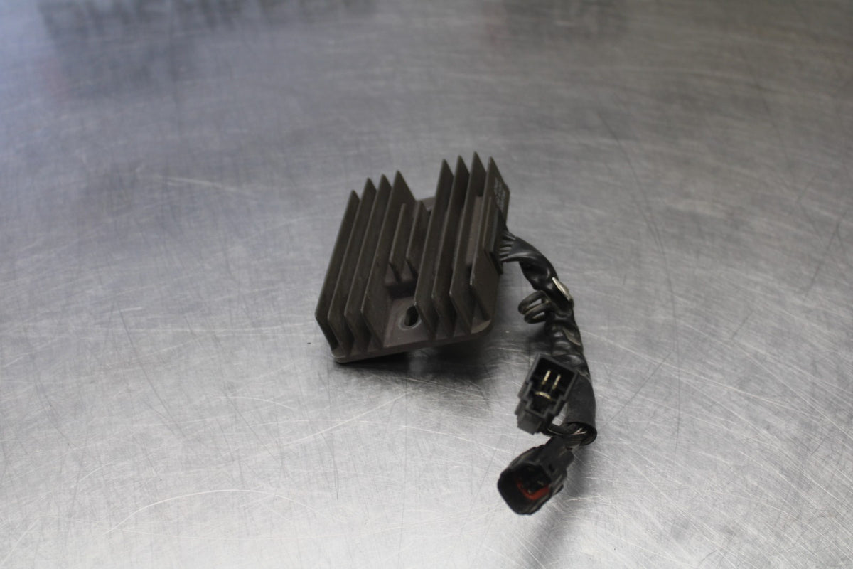 11-25 SUZUKI GSXR 600  RECTIFIER VOLTAGE REGULATOR BB803