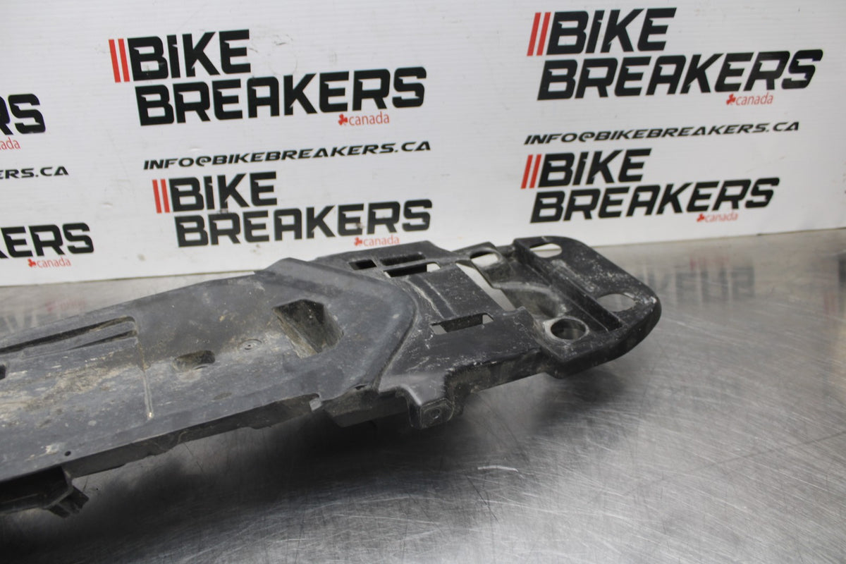 08-10 SUZUKI GSXR 600 REAR BACK TAIL UNDERTAIL BATTERY TRAY PLASTIC BB803