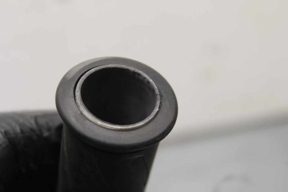 01-03 SUZUKI GSXR600 RIGHT THROTTLE GRIP BB633